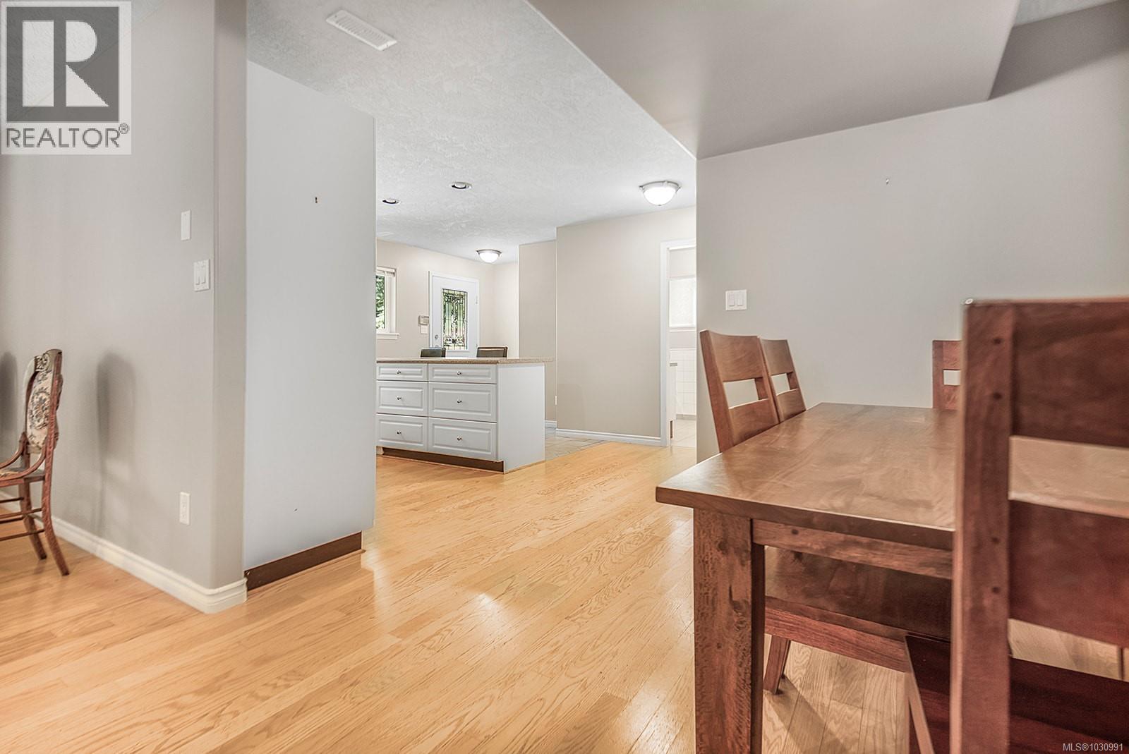 1141 KATHLEEN DR - 39