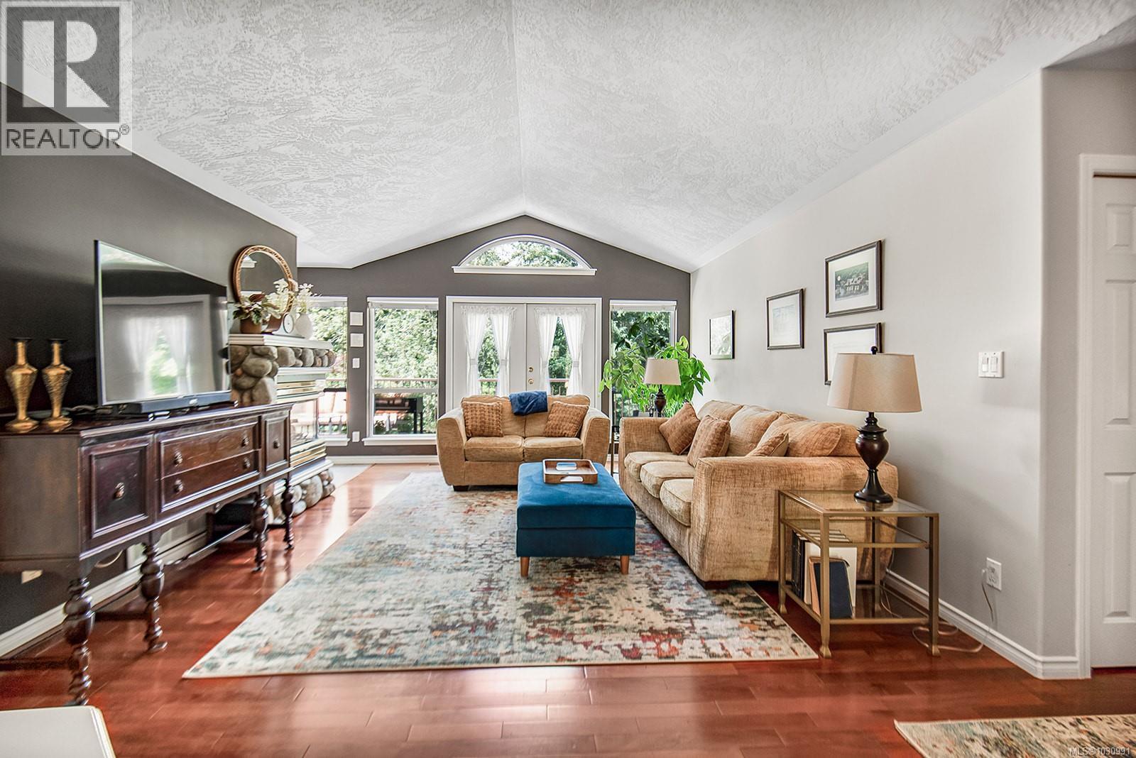 1141 KATHLEEN DR - 5