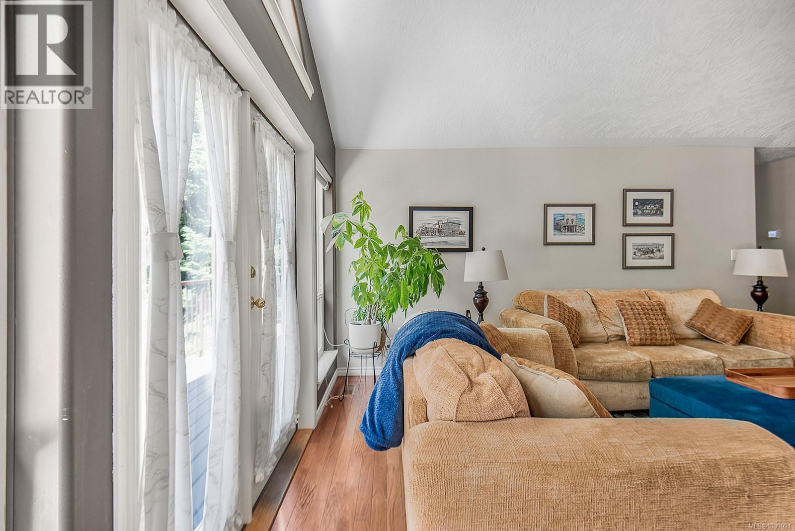 1141 KATHLEEN DR - 7