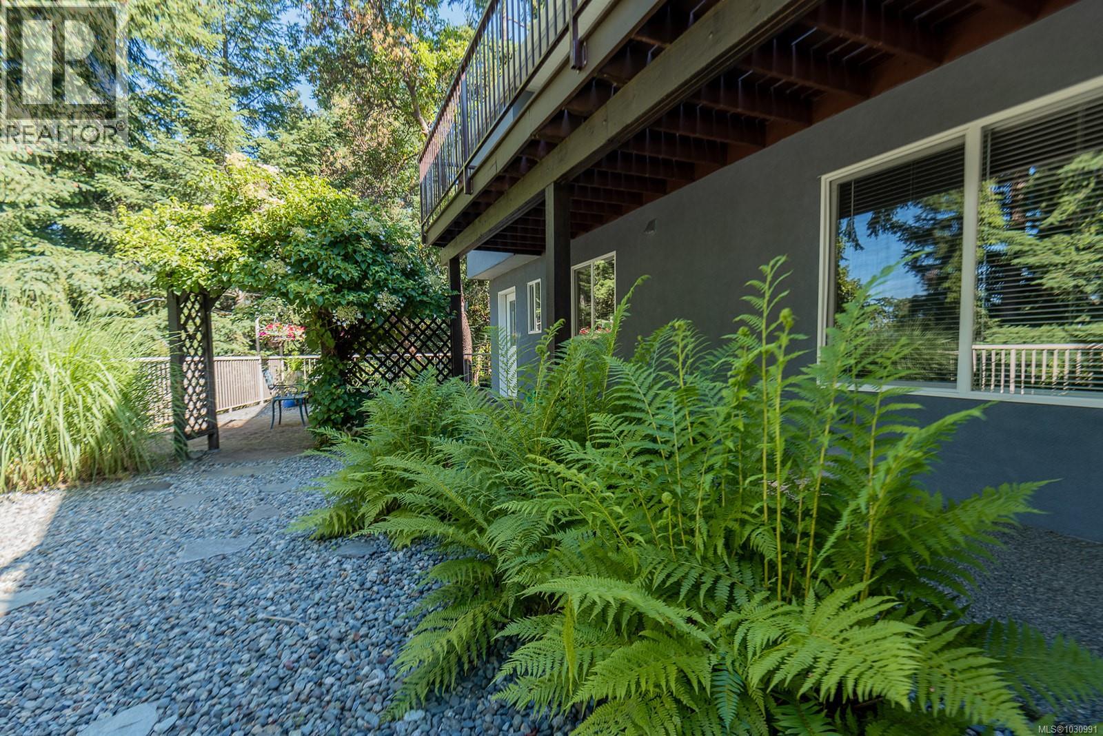 1141 KATHLEEN DR - 71