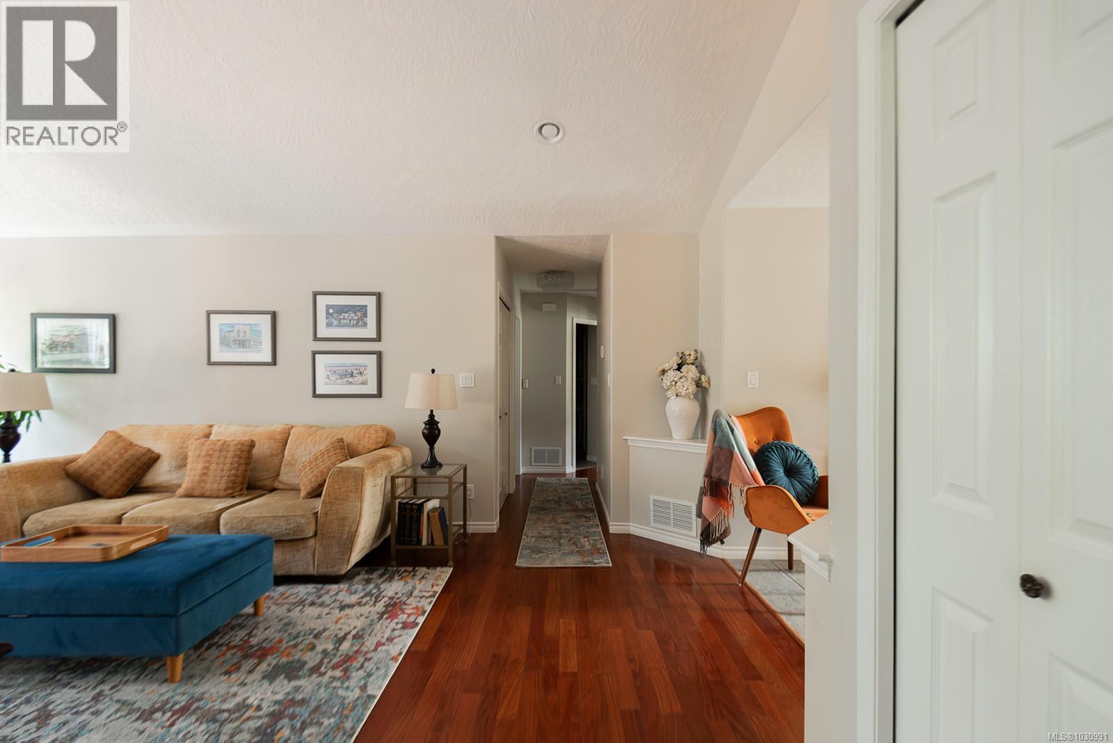 1141 KATHLEEN DR - 9