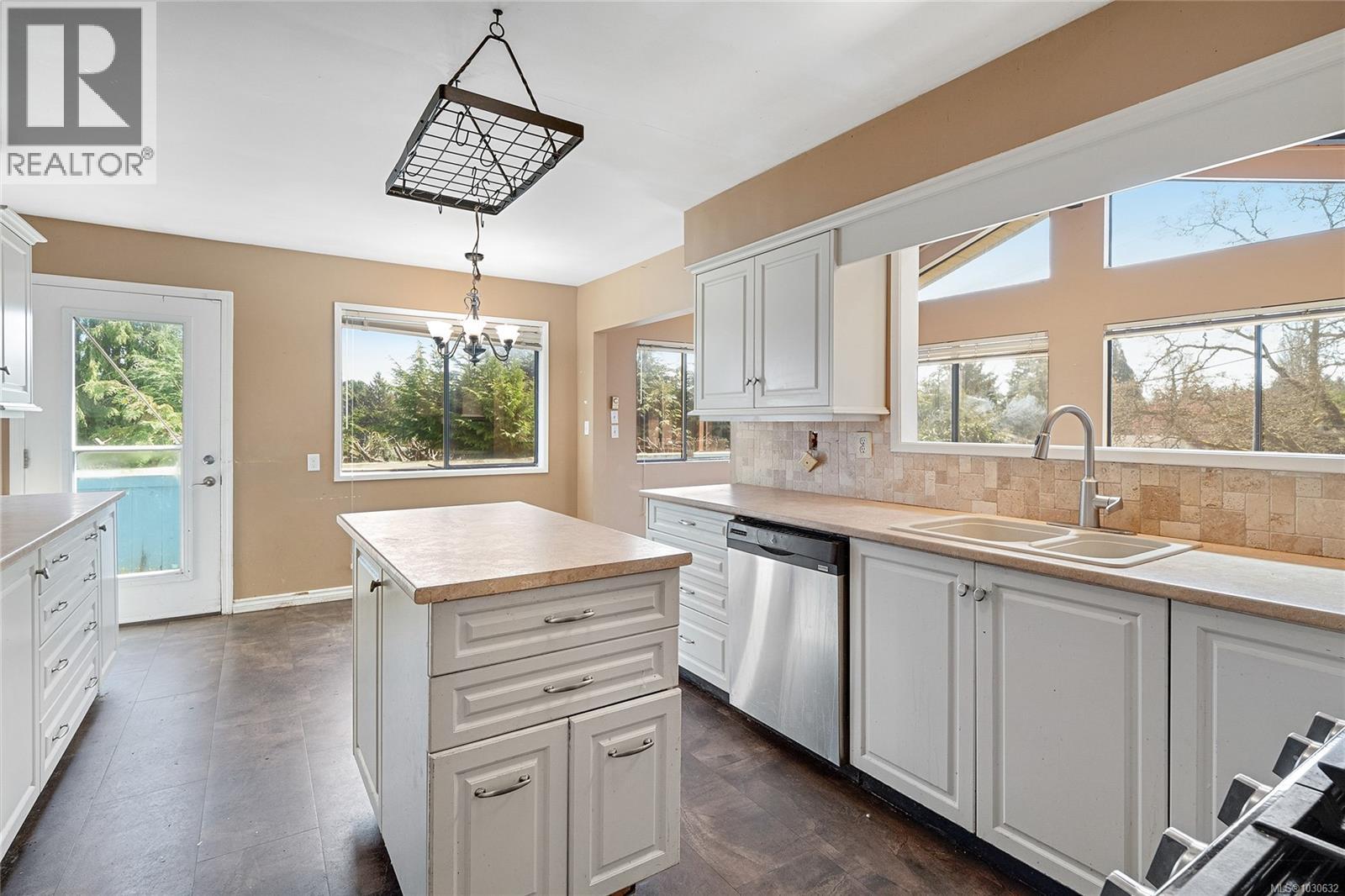 1568 ARBORDALE AVE - Image 3