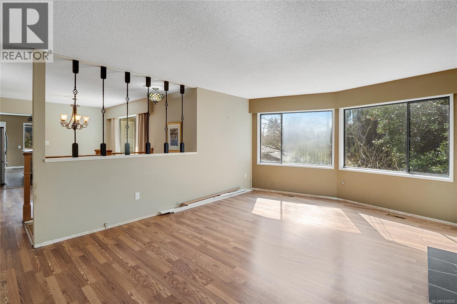 1568 ARBORDALE AVE - 33