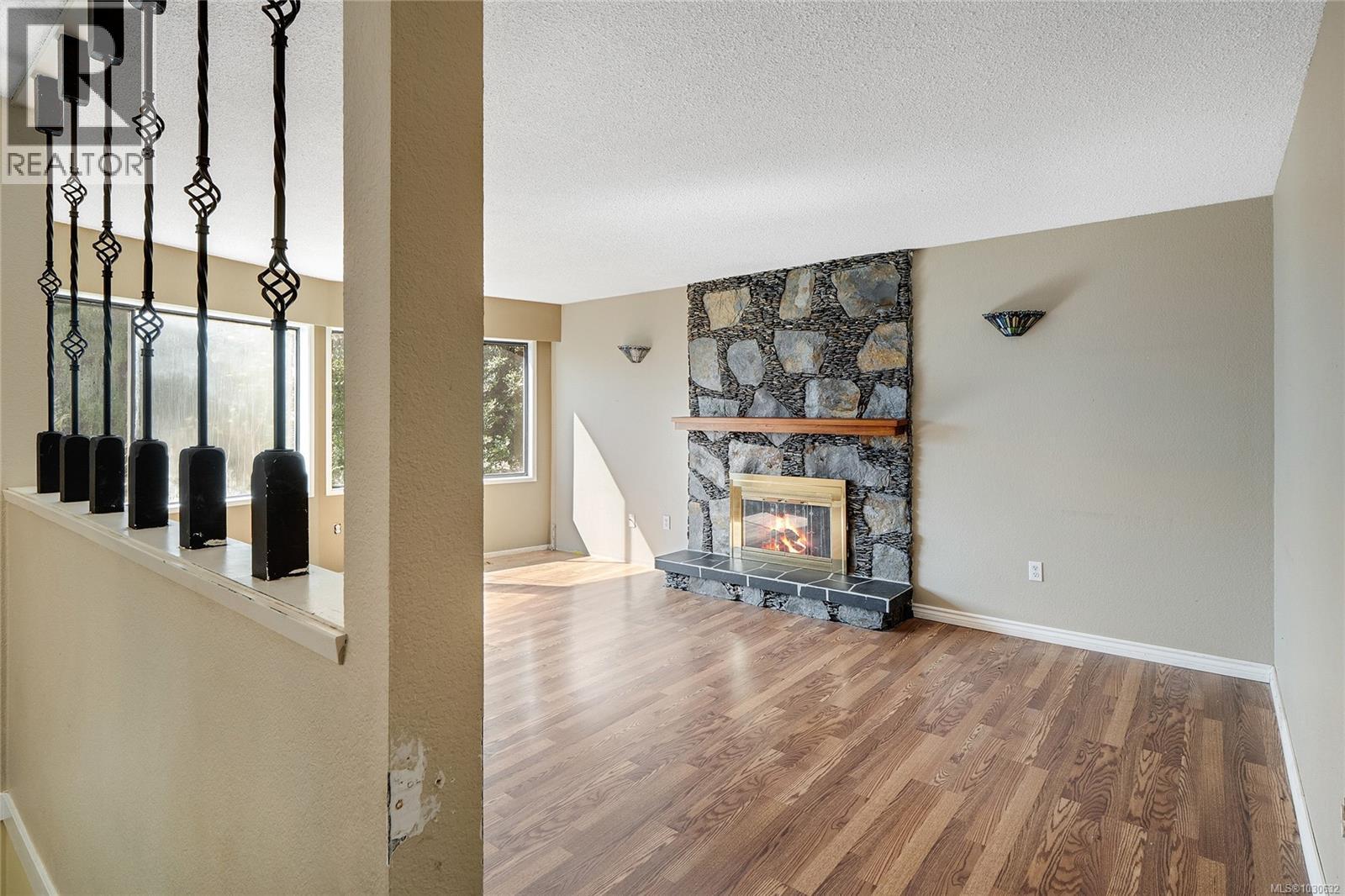 1568 ARBORDALE AVE - 34