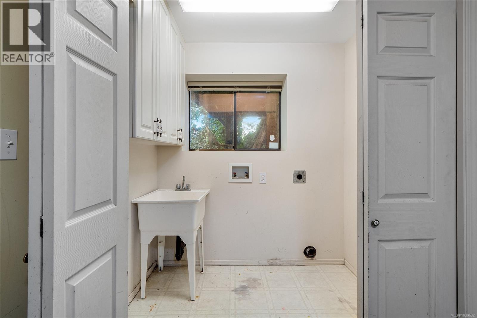 1568 ARBORDALE AVE - 48