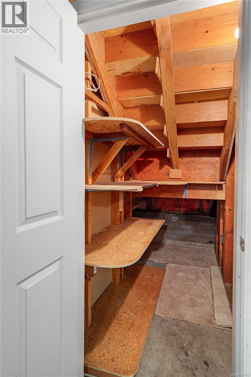 1568 ARBORDALE AVE - 53