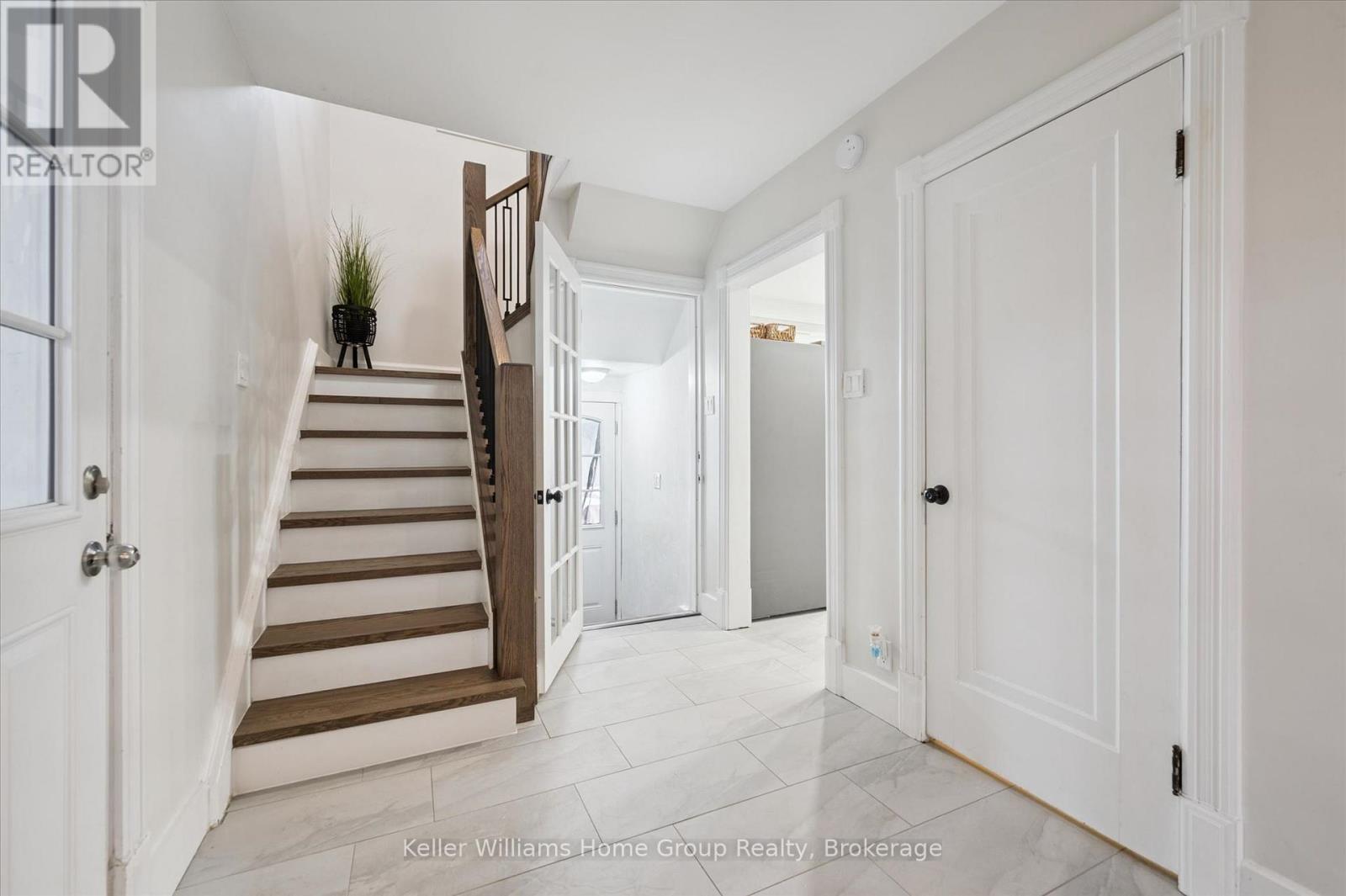 195 FORFAR STREET W - 20