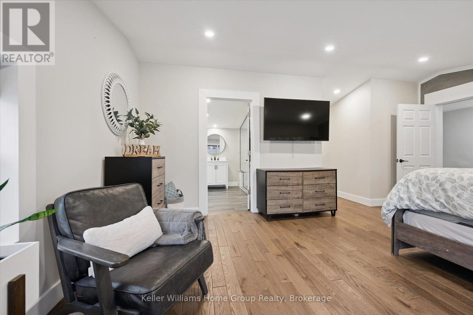 195 FORFAR STREET W - 27