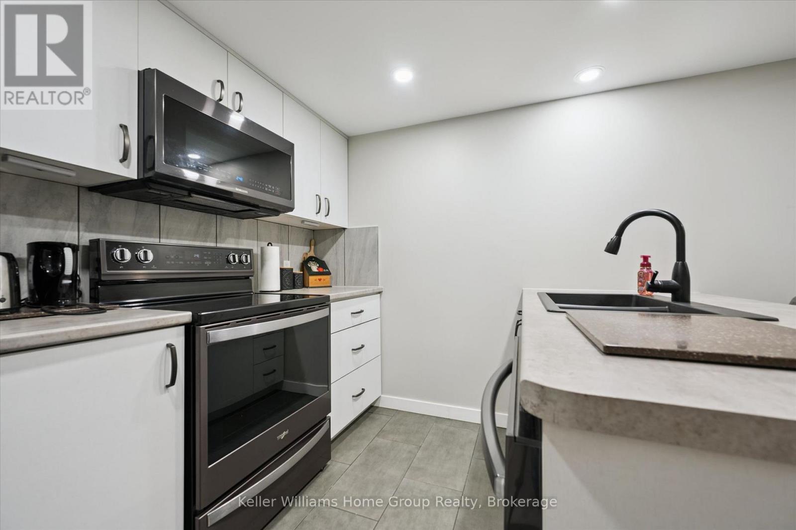 195 FORFAR STREET W - 35