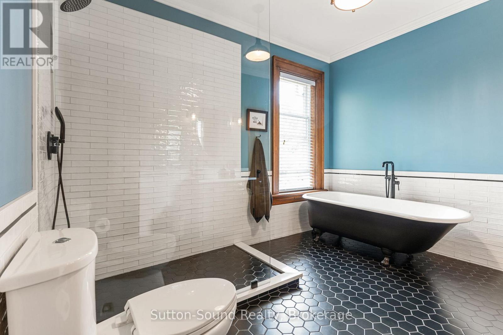 1304 4TH AVENUE W - 19
