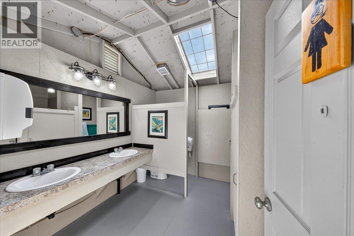  1474 93 95 Highway, Windermere