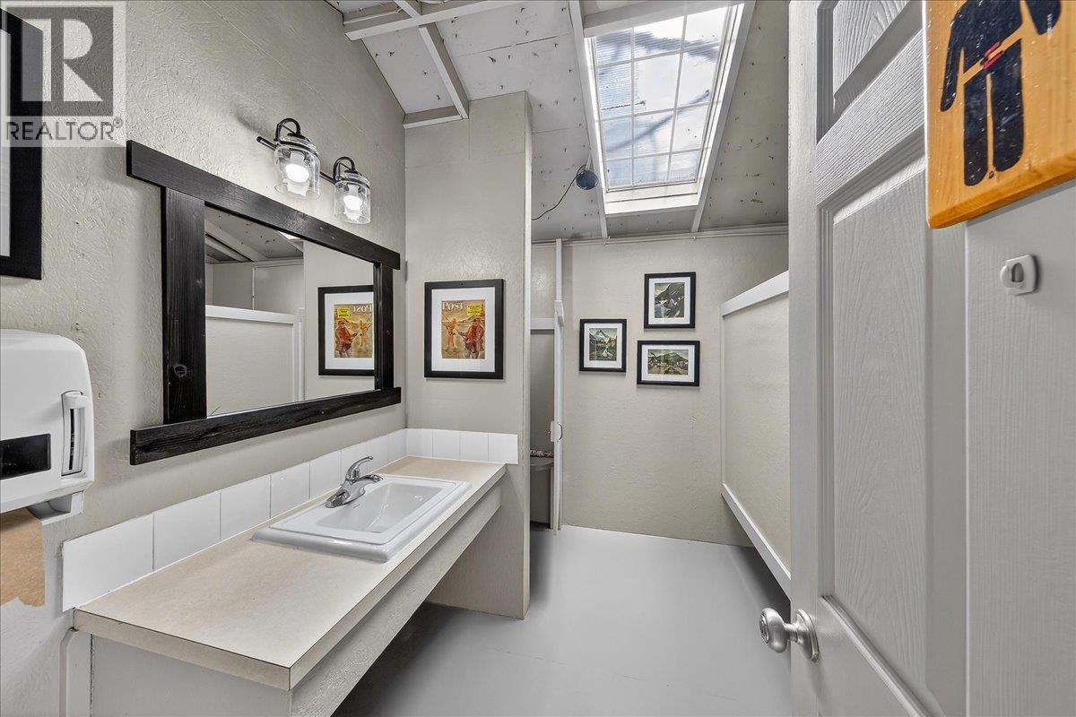  1474 93 95 Highway, Windermere