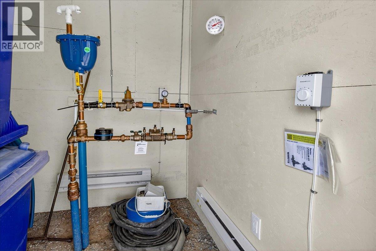  1474 93 95 Highway, Windermere