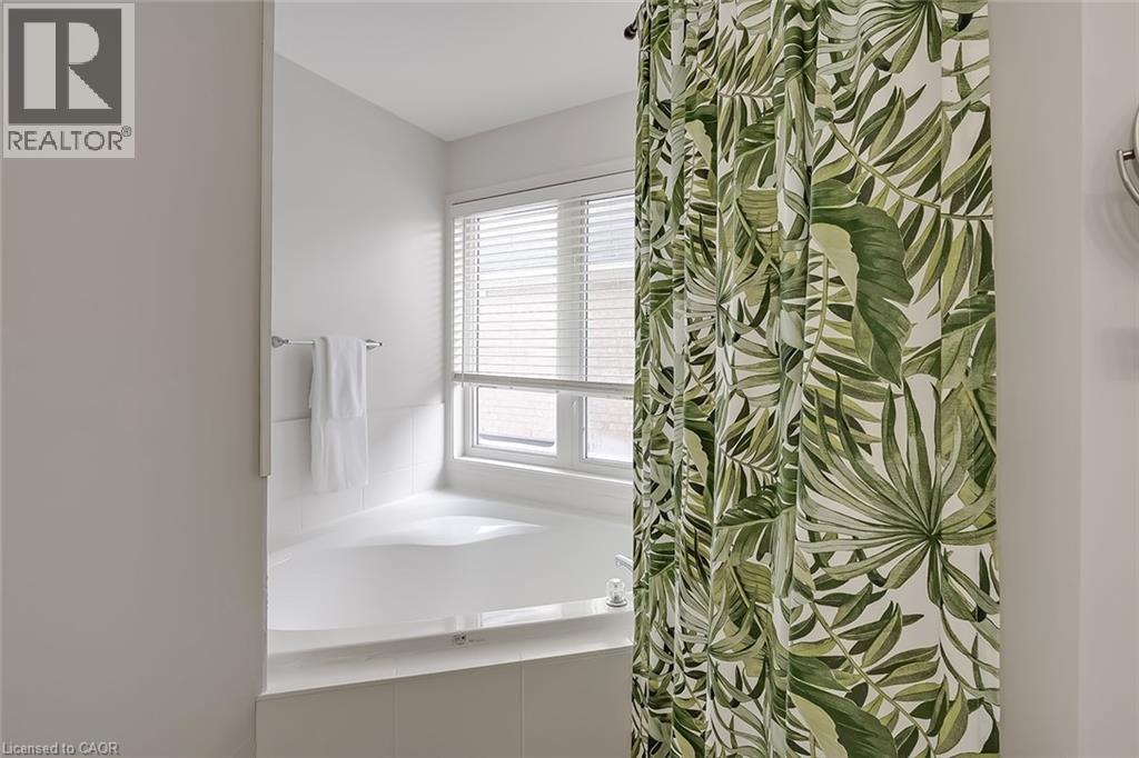 599 CAVERHILL Crescent,Milton,,