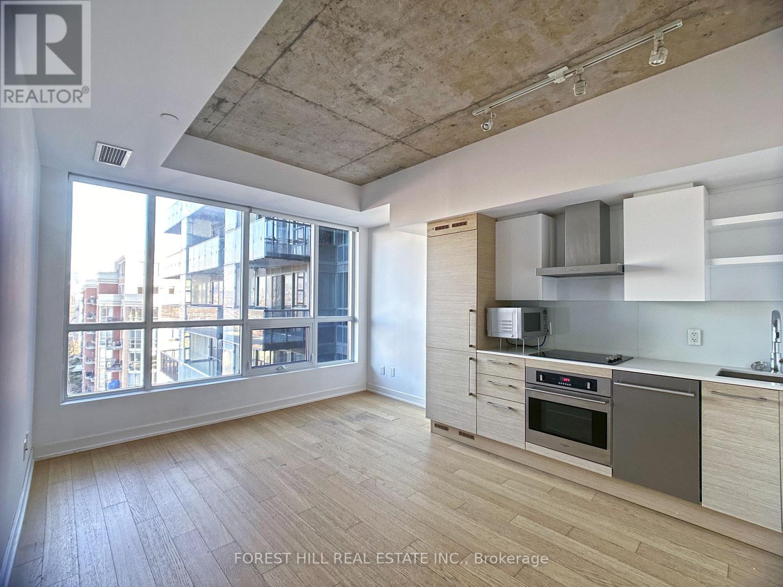 608 - 1030 KING STREET W