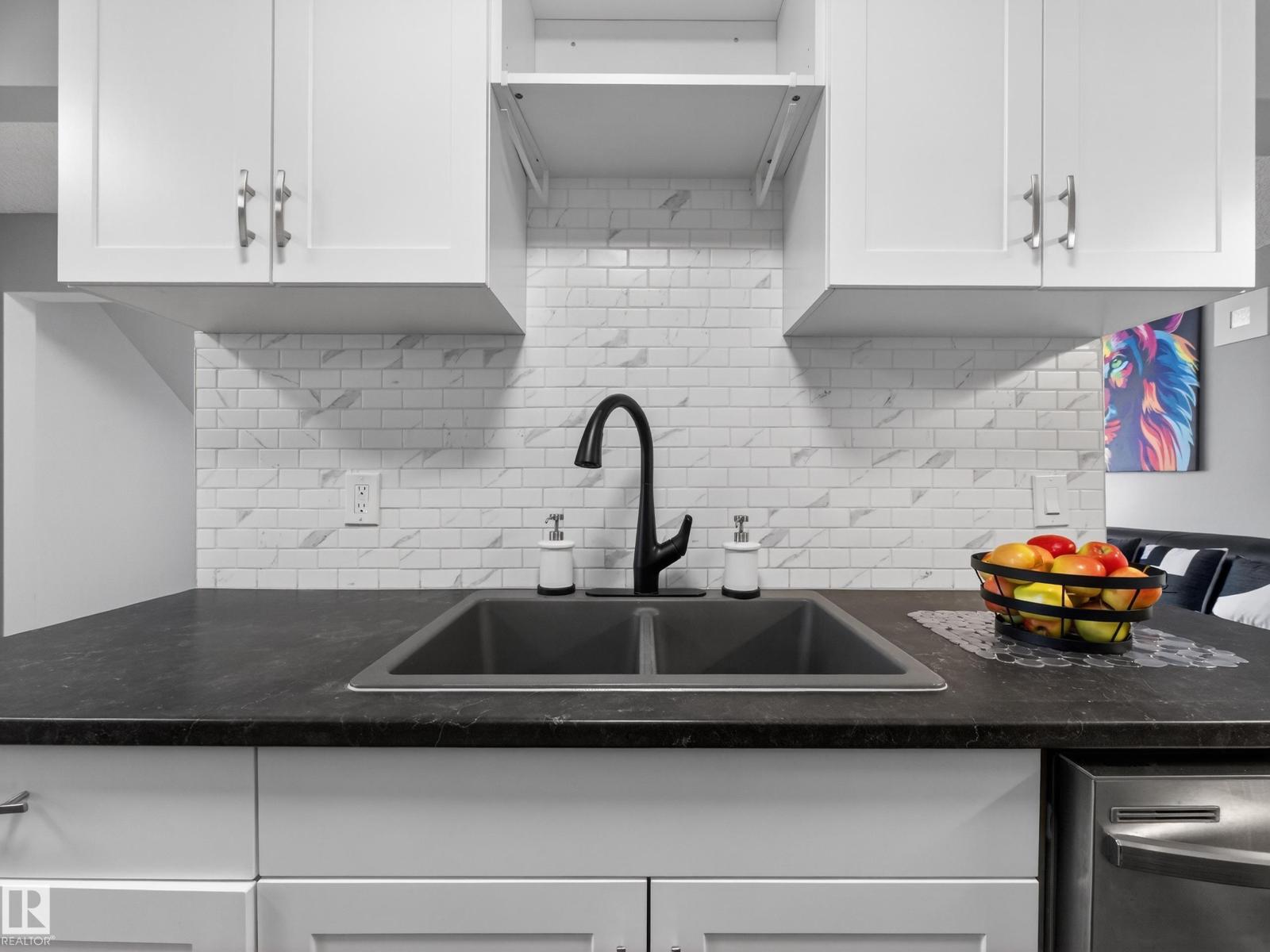 18F CALLINGWOOD CO NW, Edmonton