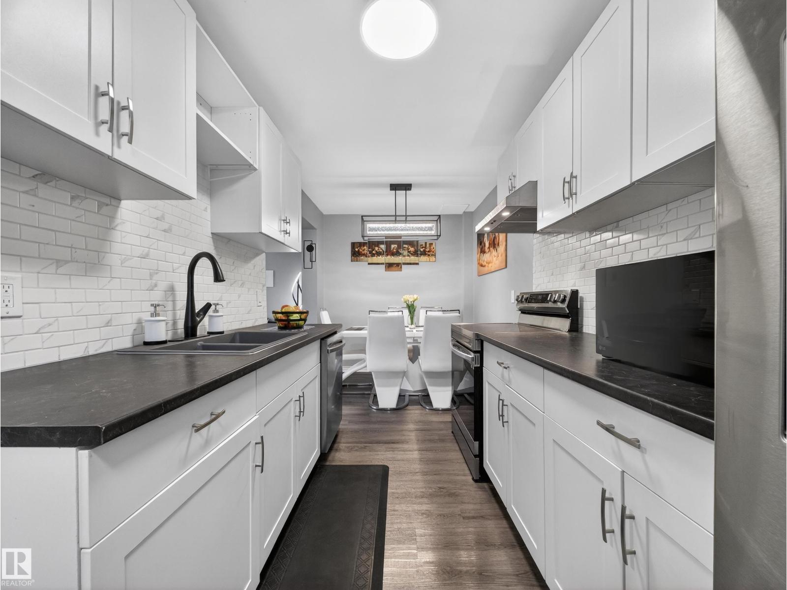 18F CALLINGWOOD CO NW, Edmonton