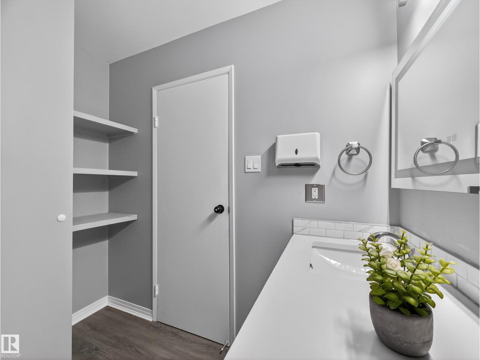 18F CALLINGWOOD CO NW, Edmonton