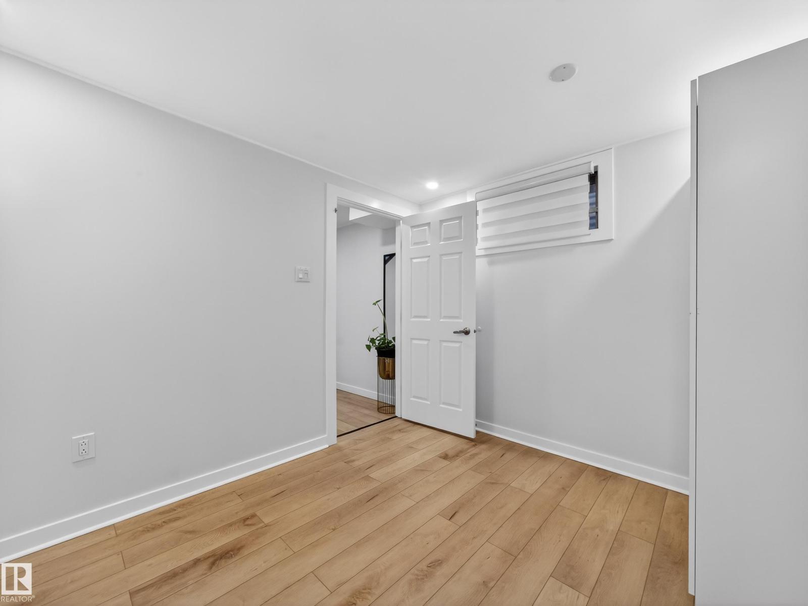 18F CALLINGWOOD CO NW, Edmonton