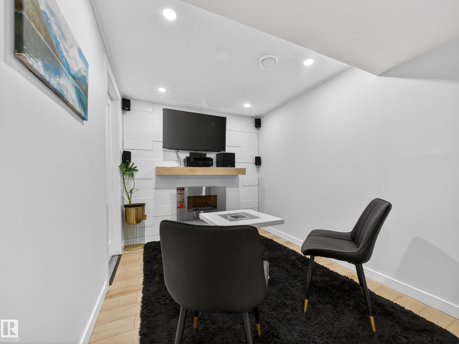 18F CALLINGWOOD CO NW, Edmonton