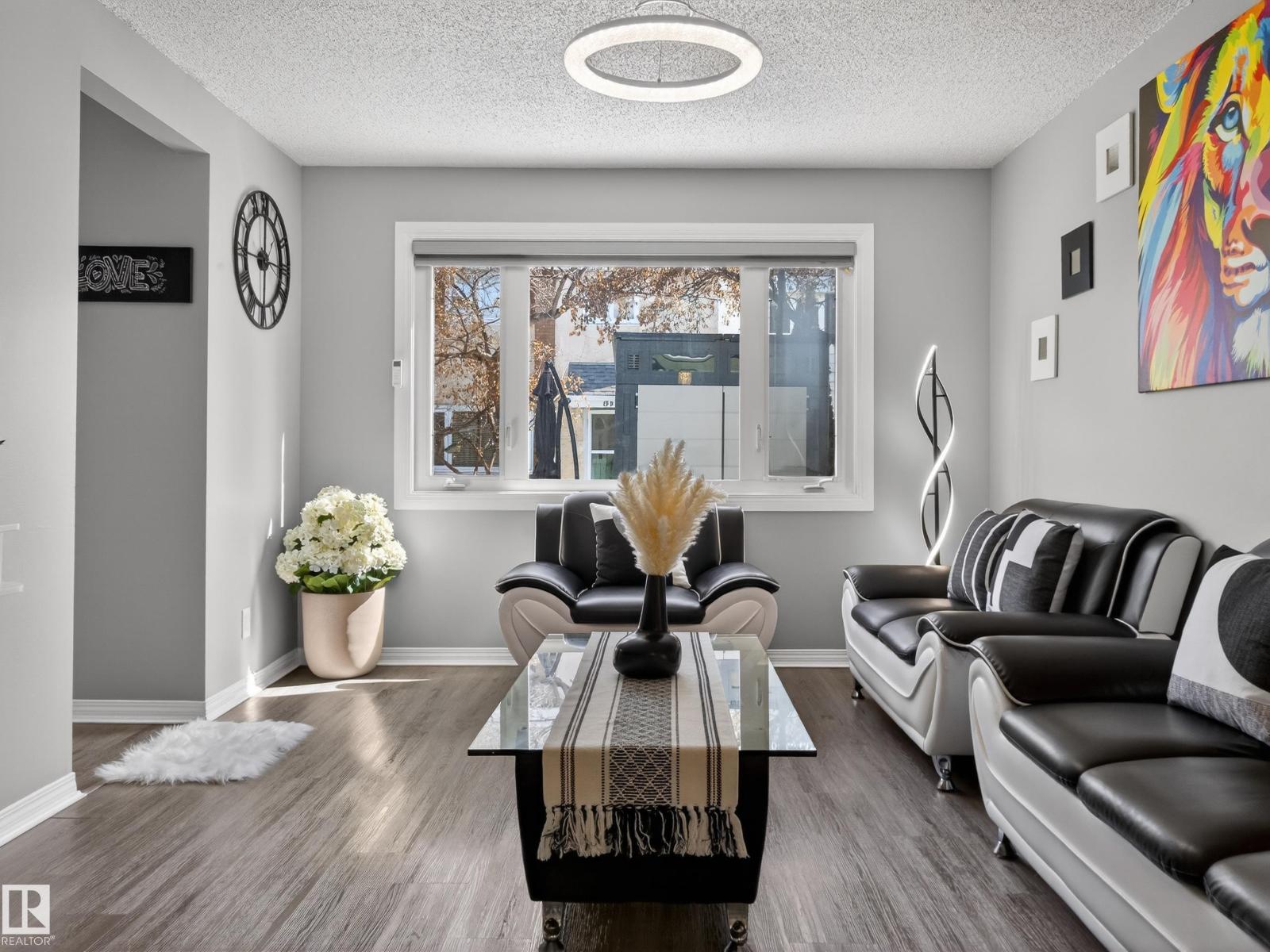 18F CALLINGWOOD CO NW, Edmonton