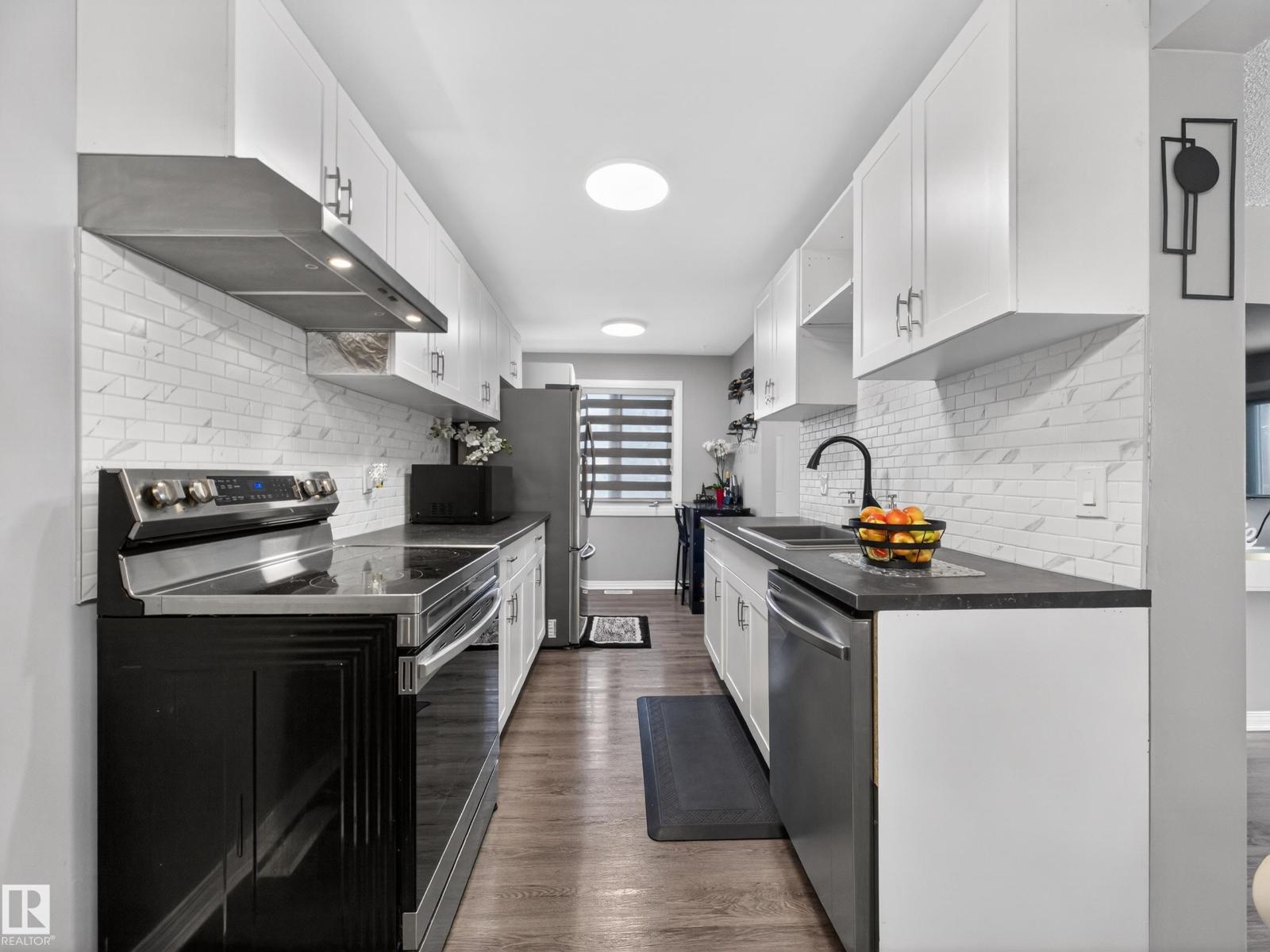 18F CALLINGWOOD CO NW, Edmonton