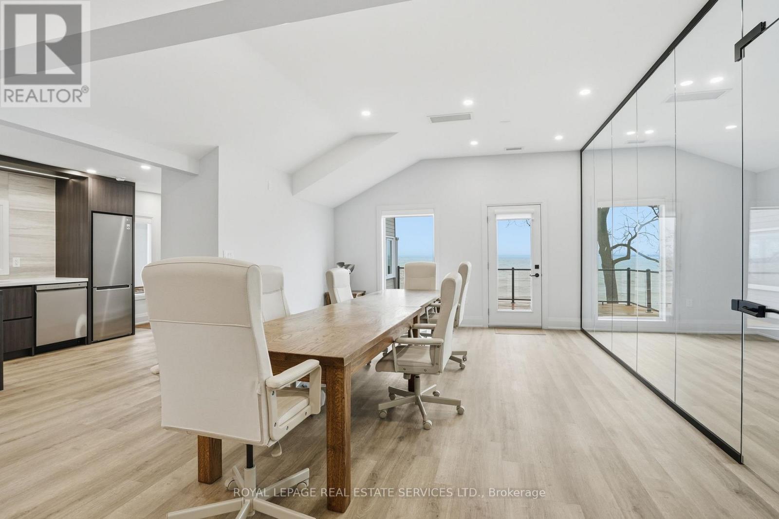 4 - 2100 OLD LAKESHORE ROAD