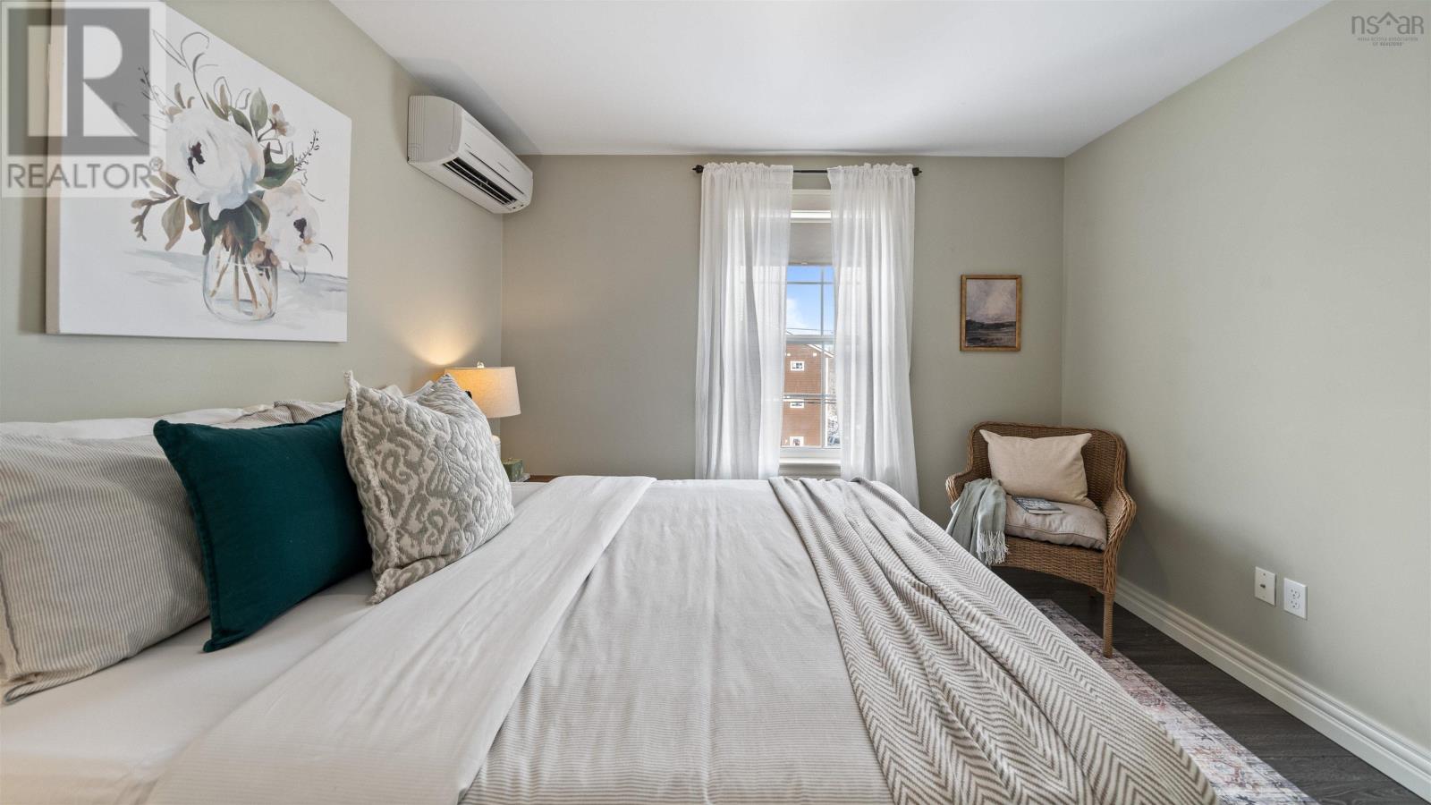 Property 20 of 44 of 113 Pleasant Street