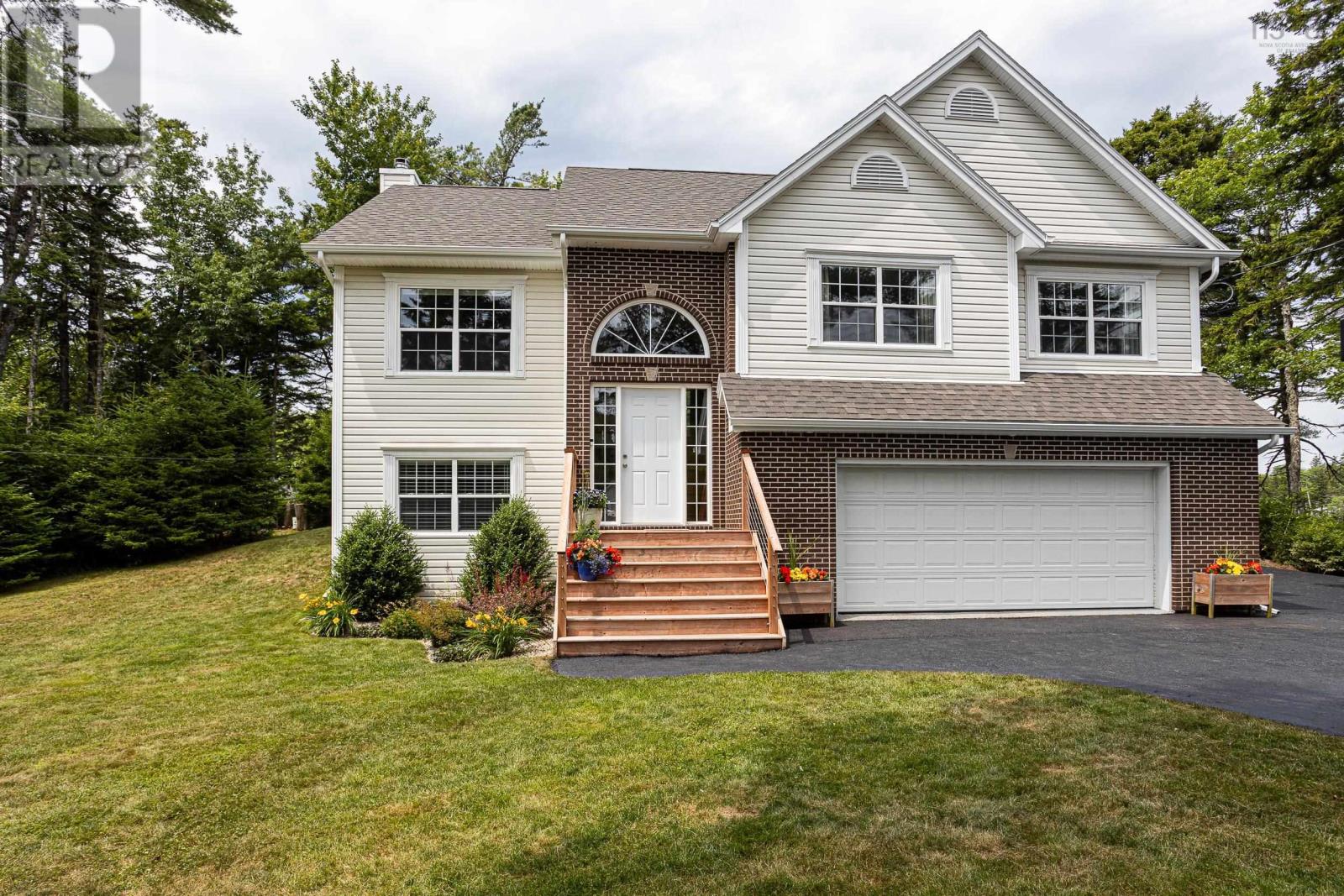 18 Stonehenge Lane, Westwood Hills