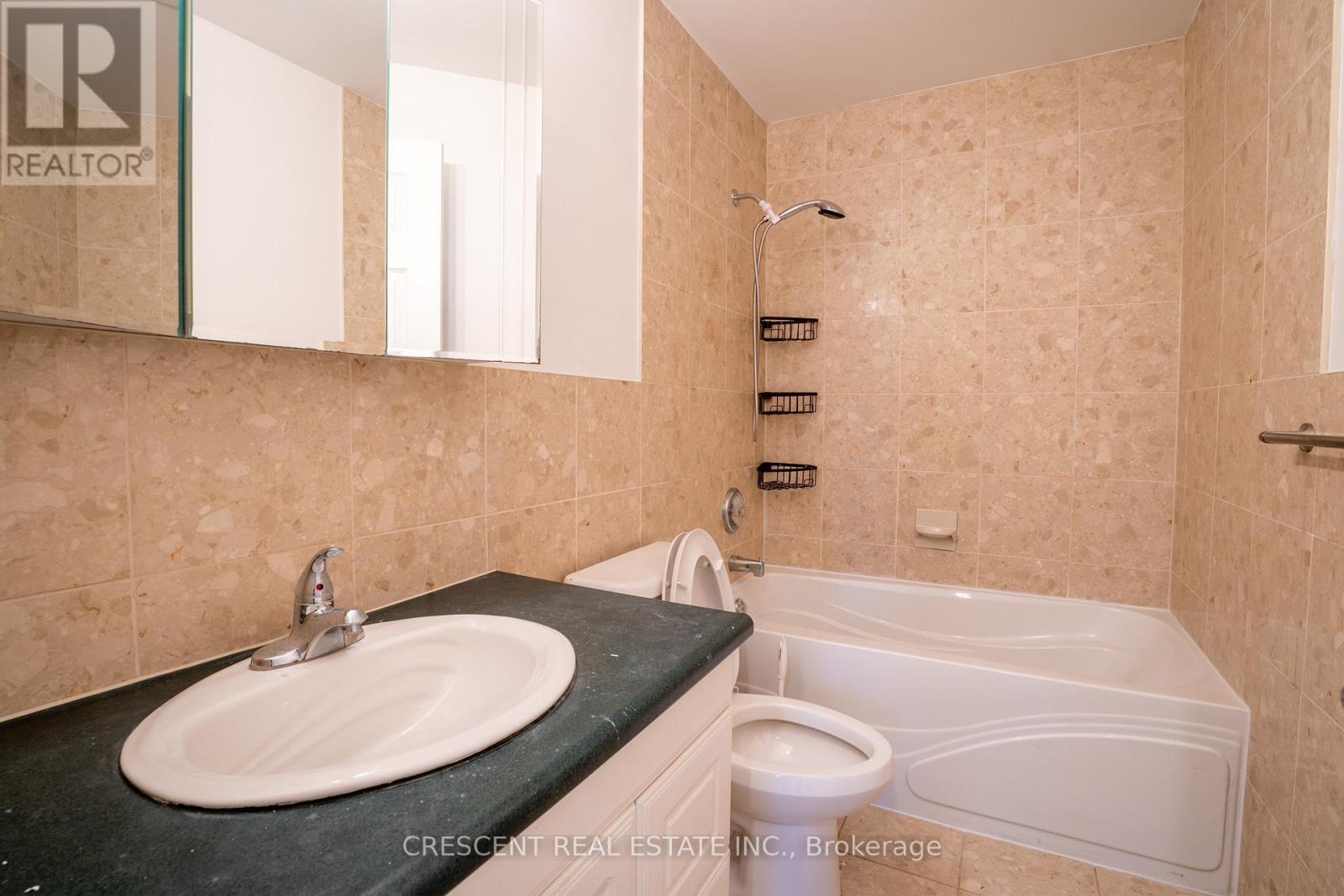 520 PRINCE EDWARD DRIVE N - 16