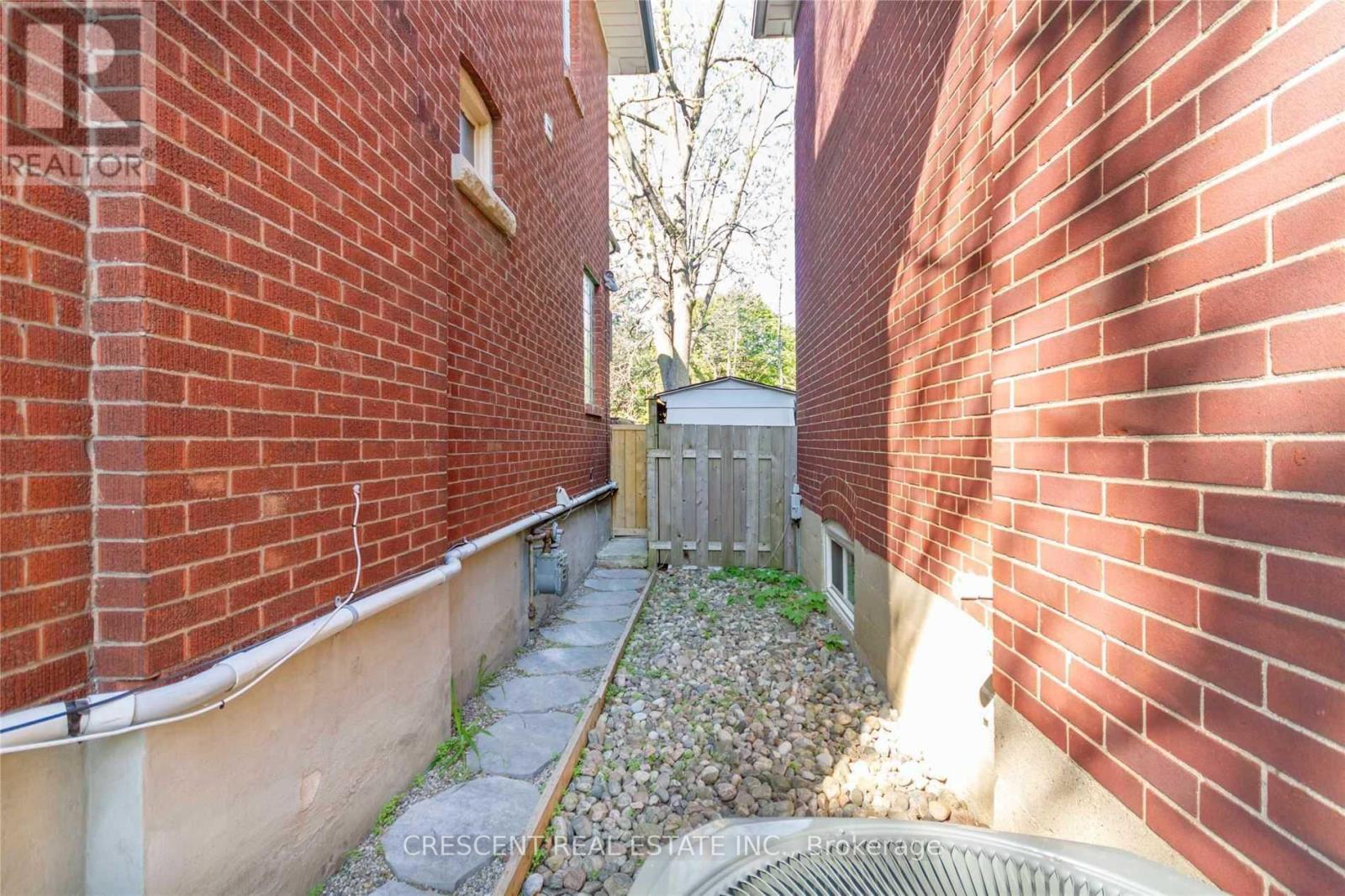 520 PRINCE EDWARD DRIVE N - 25