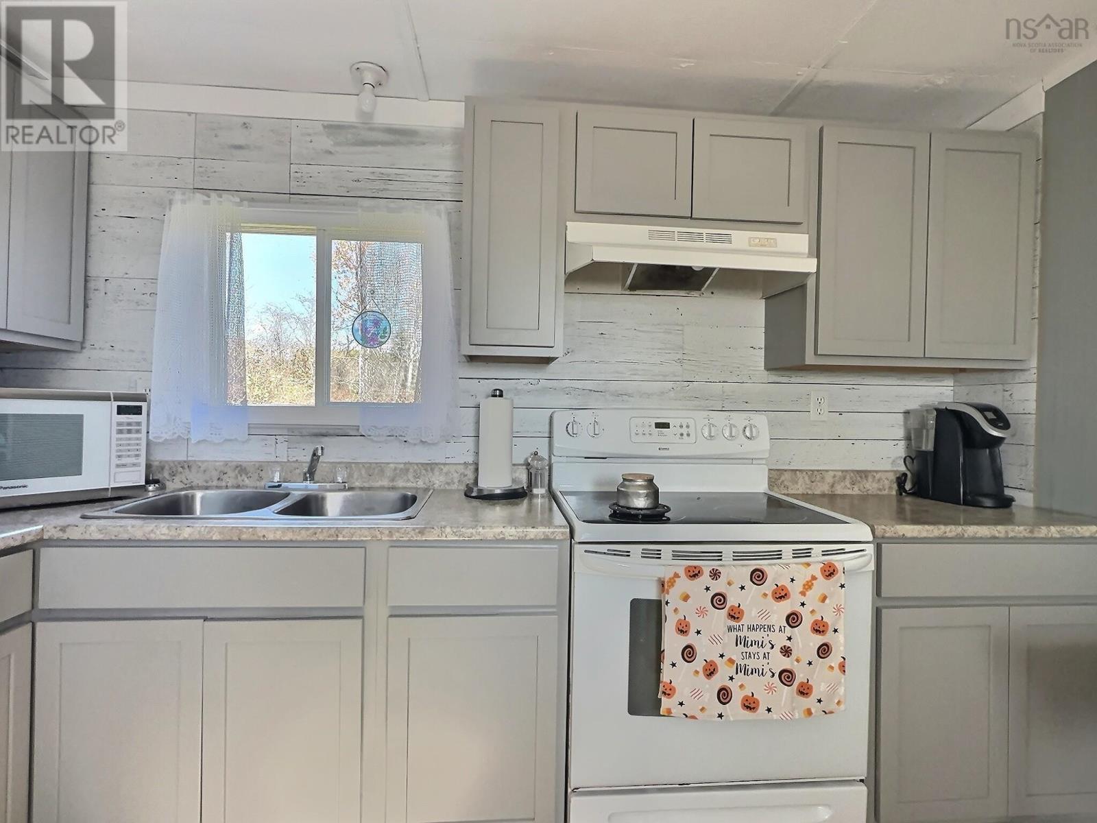 Property 8 of 21 of 7067 Highway 2