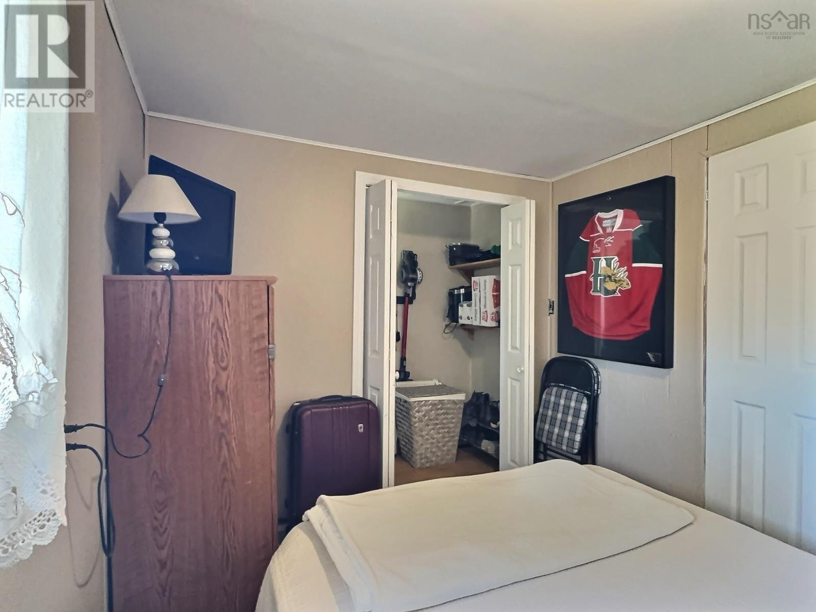 Property 16 of 21 of 7067 Highway 2