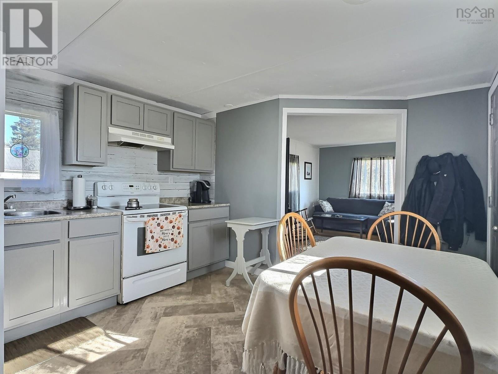 Property 9 of 21 of 7067 Highway 2