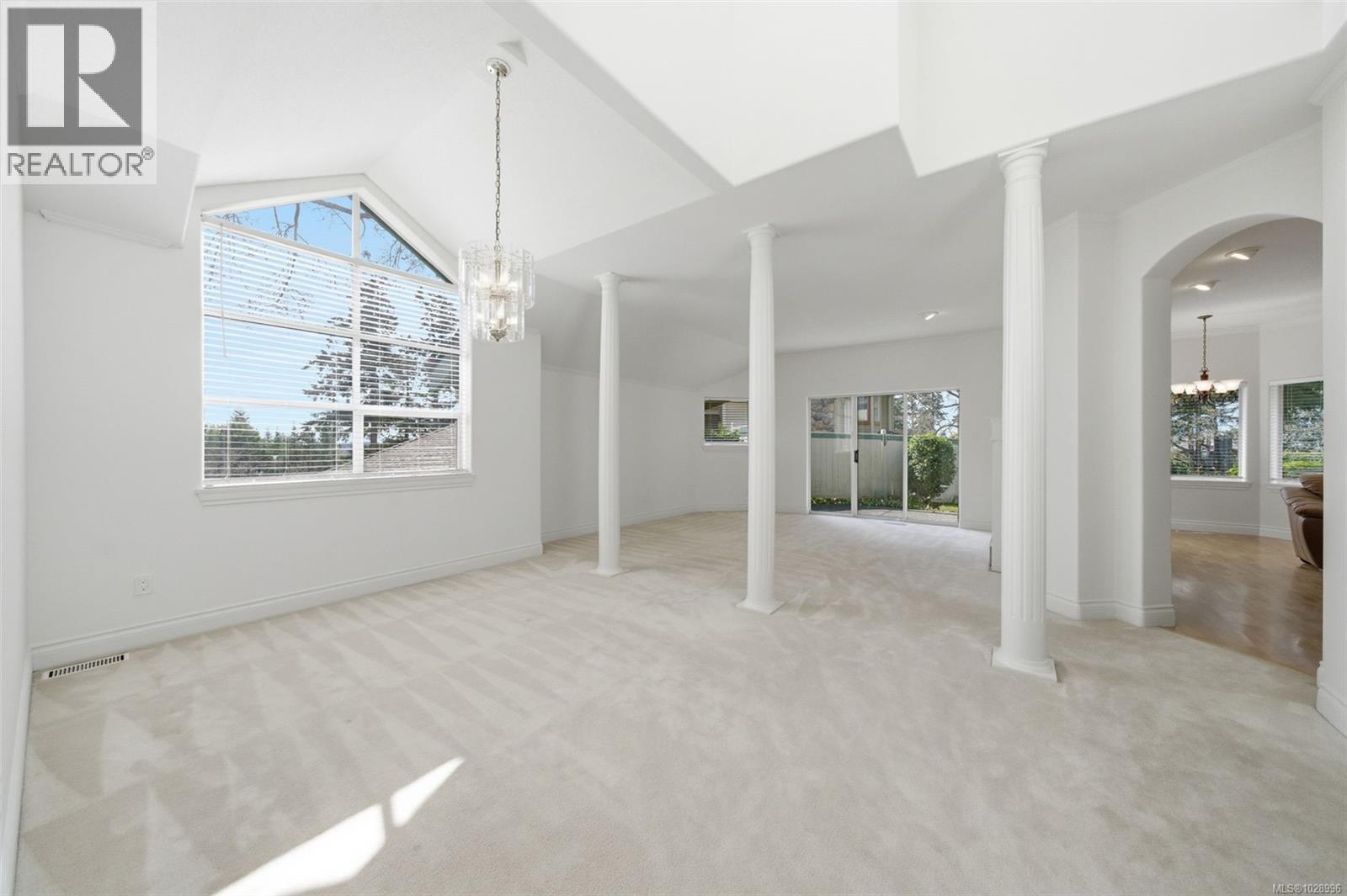 7 520 Marsett Place, Saanich