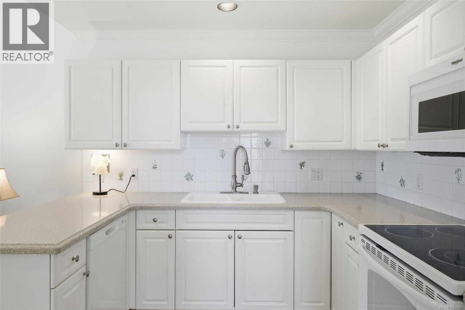 7 520 Marsett Place, Saanich