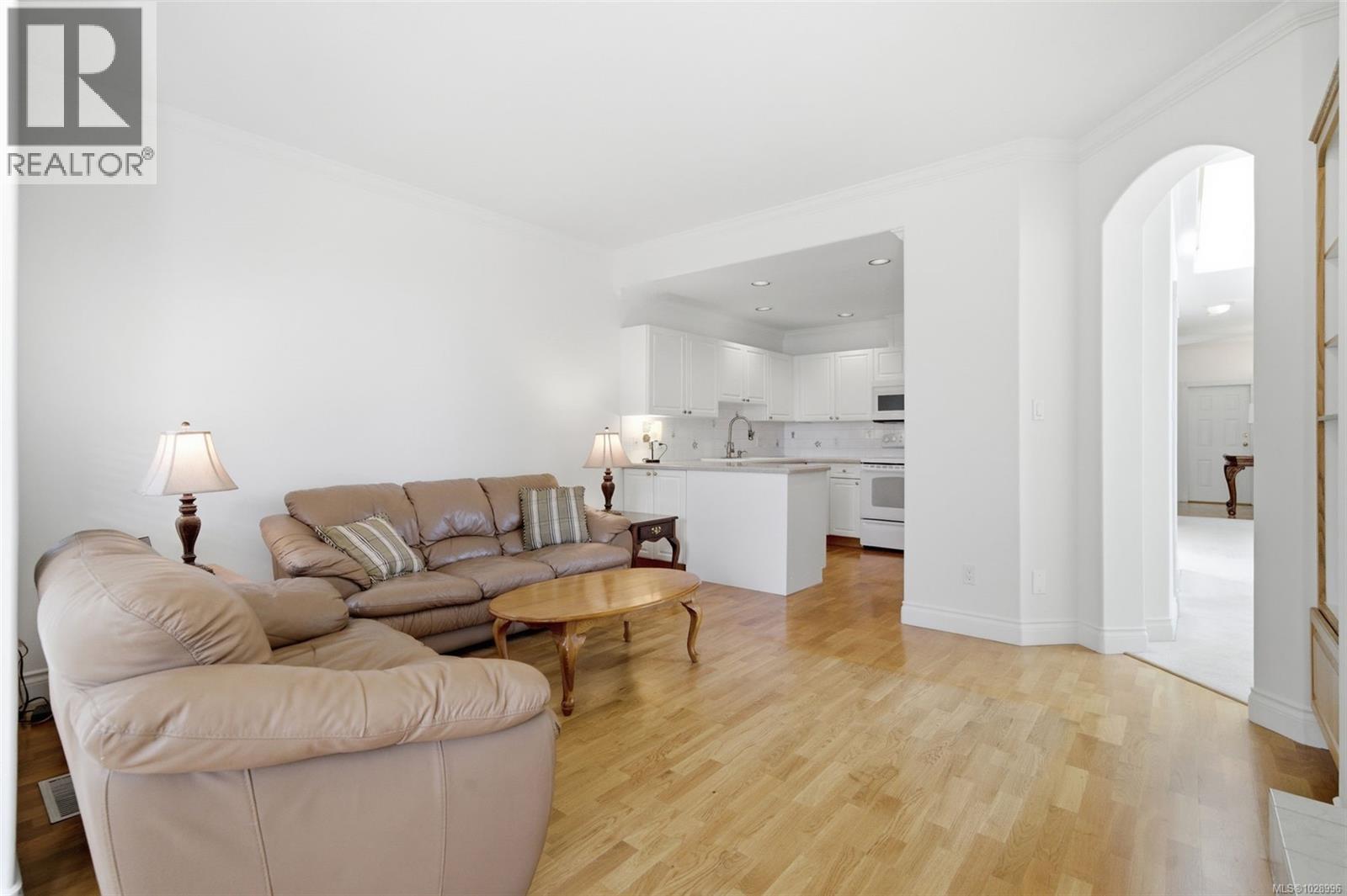 7 520 Marsett Place, Saanich