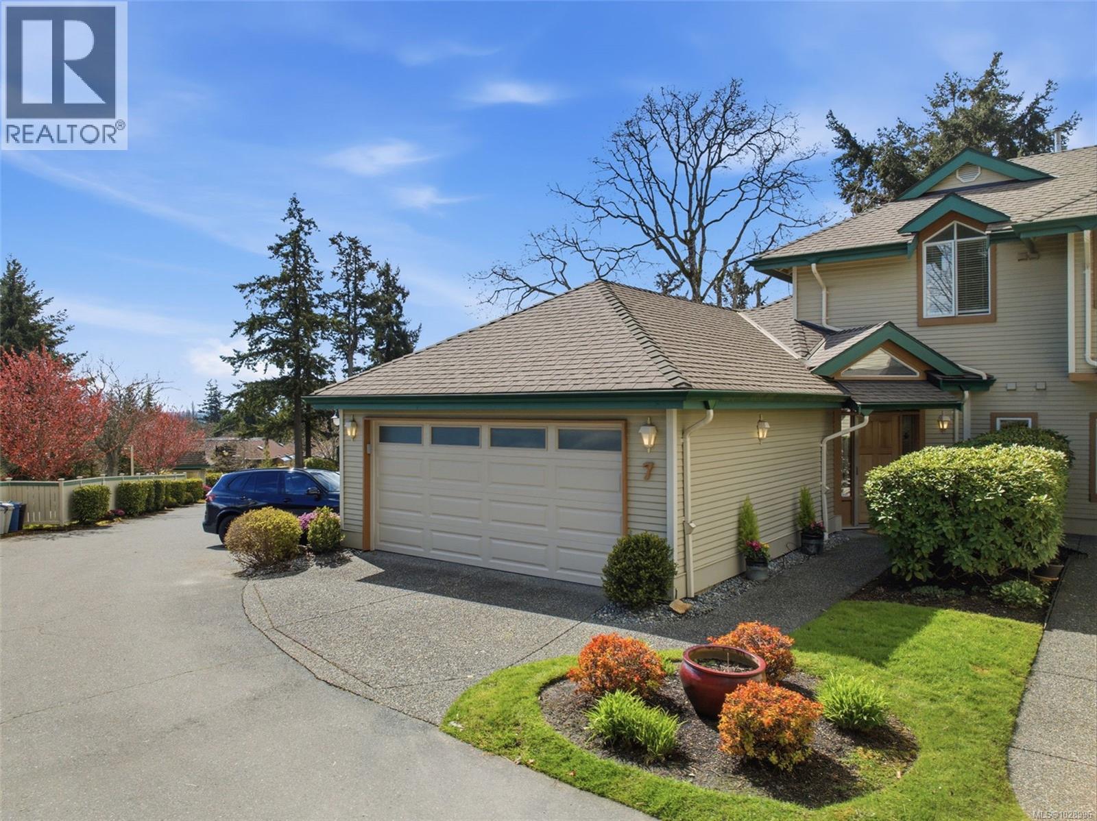 7 520 Marsett Place, Saanich