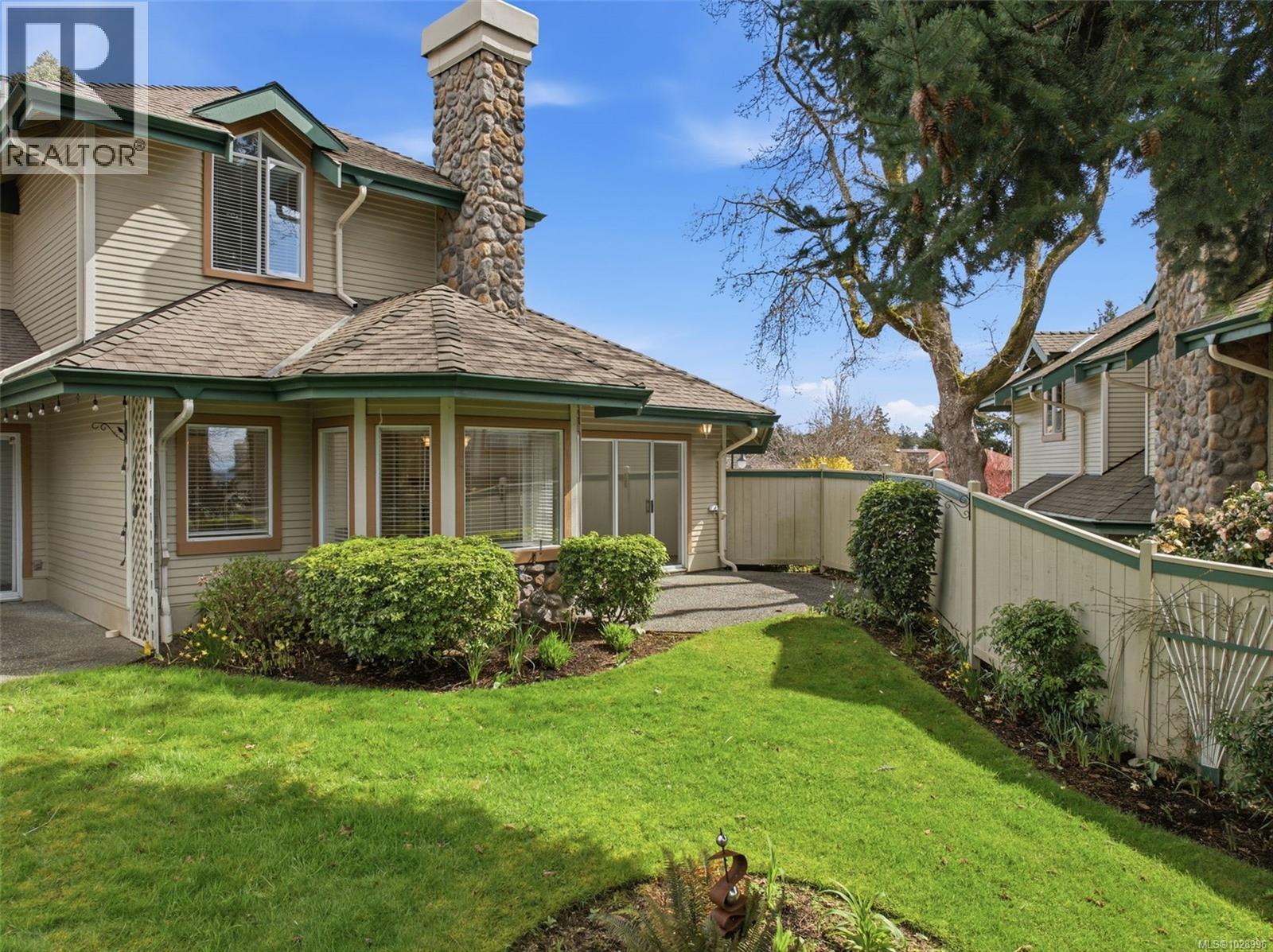 7 520 Marsett Place, Saanich