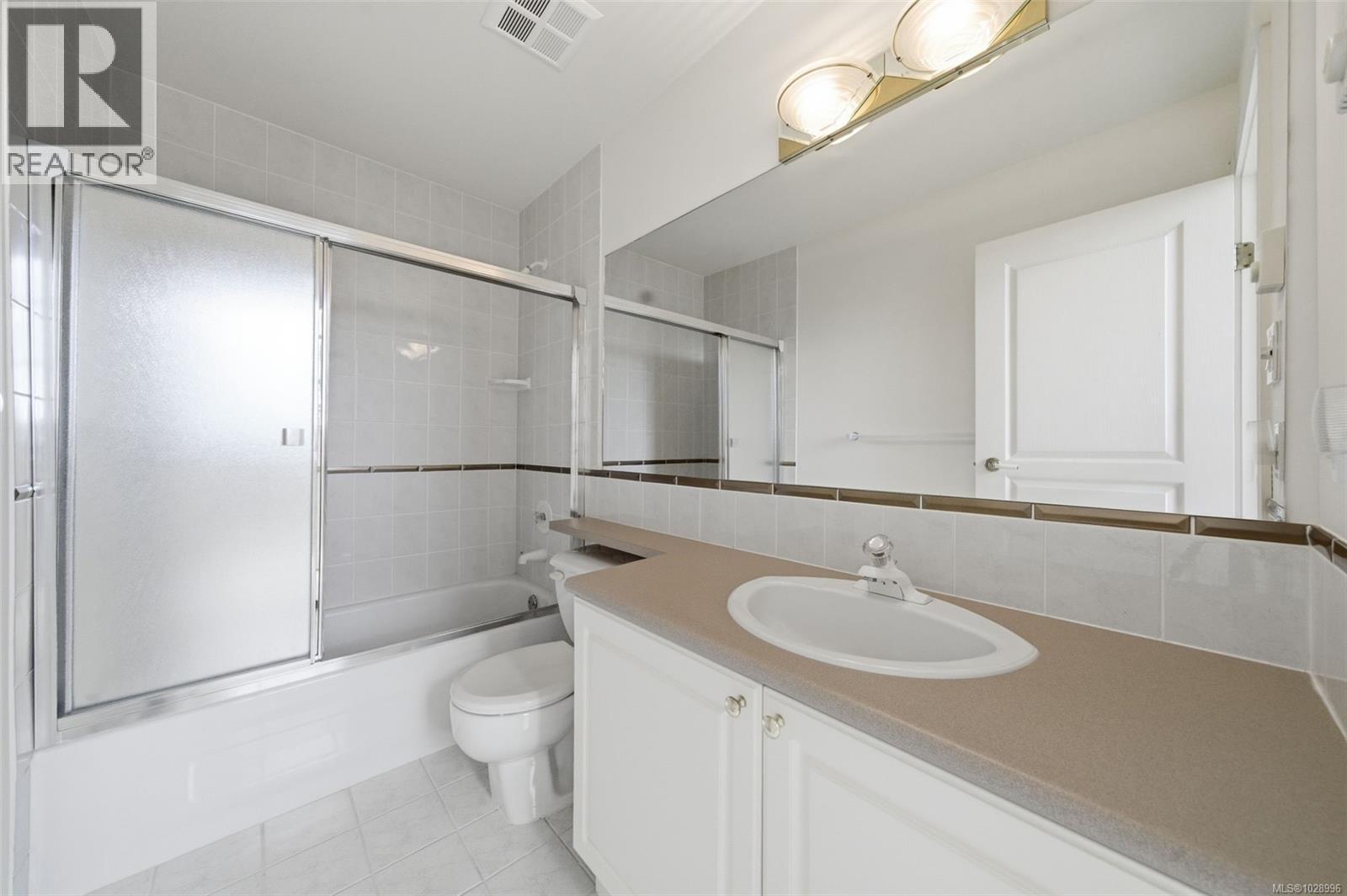 7 520 Marsett Place, Saanich