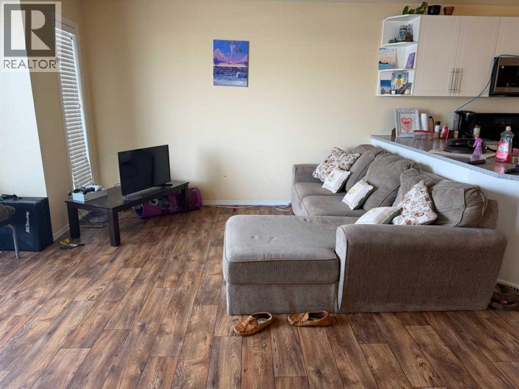 70 Peigan Court W - 3