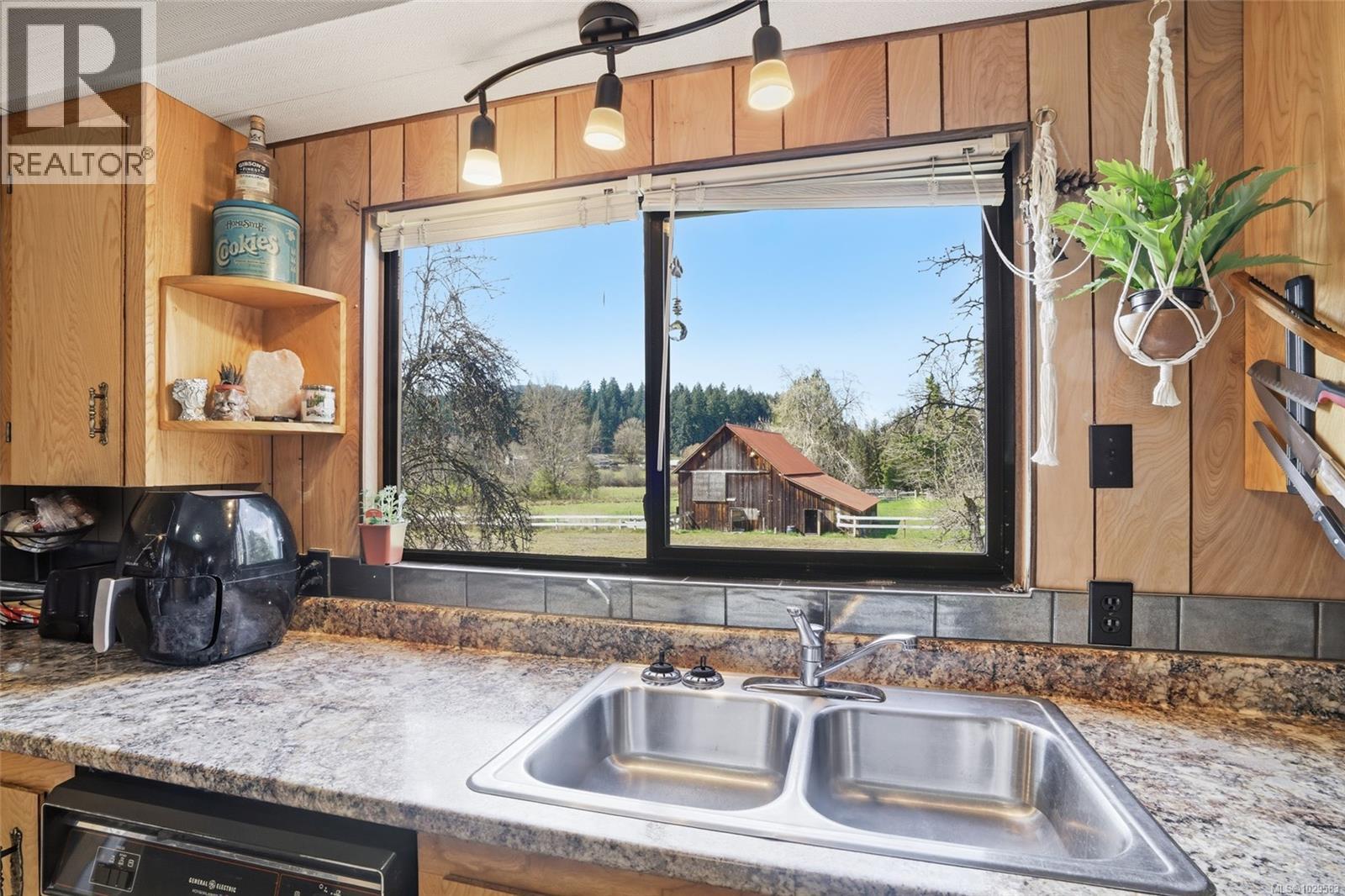 5430 Matson Rd, Ladysmith