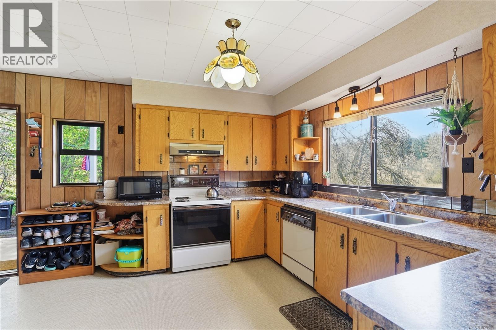 5430 Matson Rd, Ladysmith