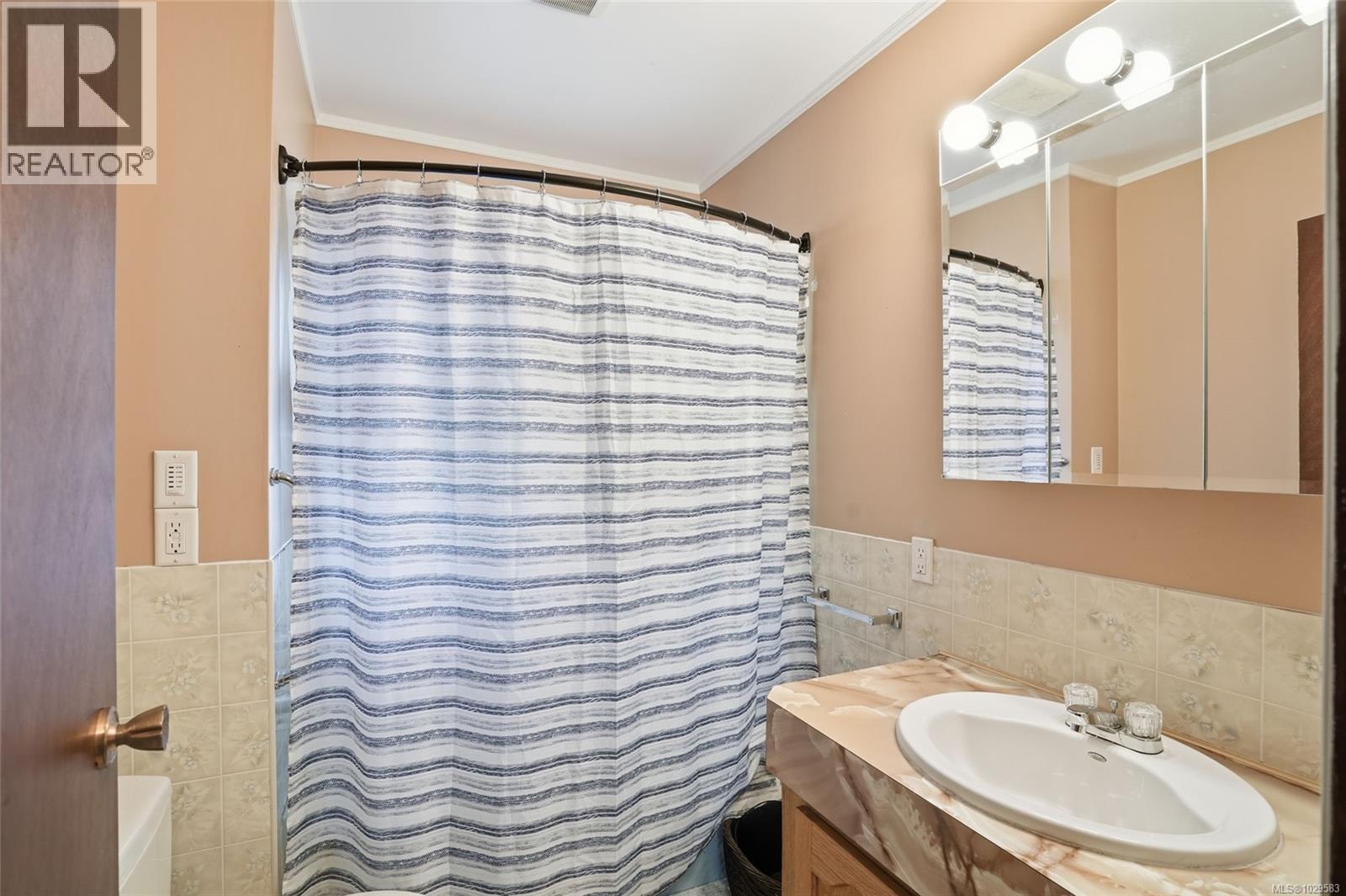 5430 Matson Rd, Ladysmith