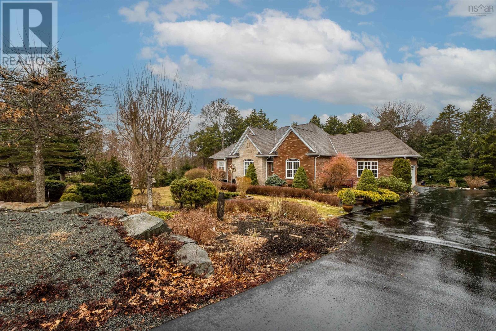 Property 6 of 44 of 152 Briancrest Road