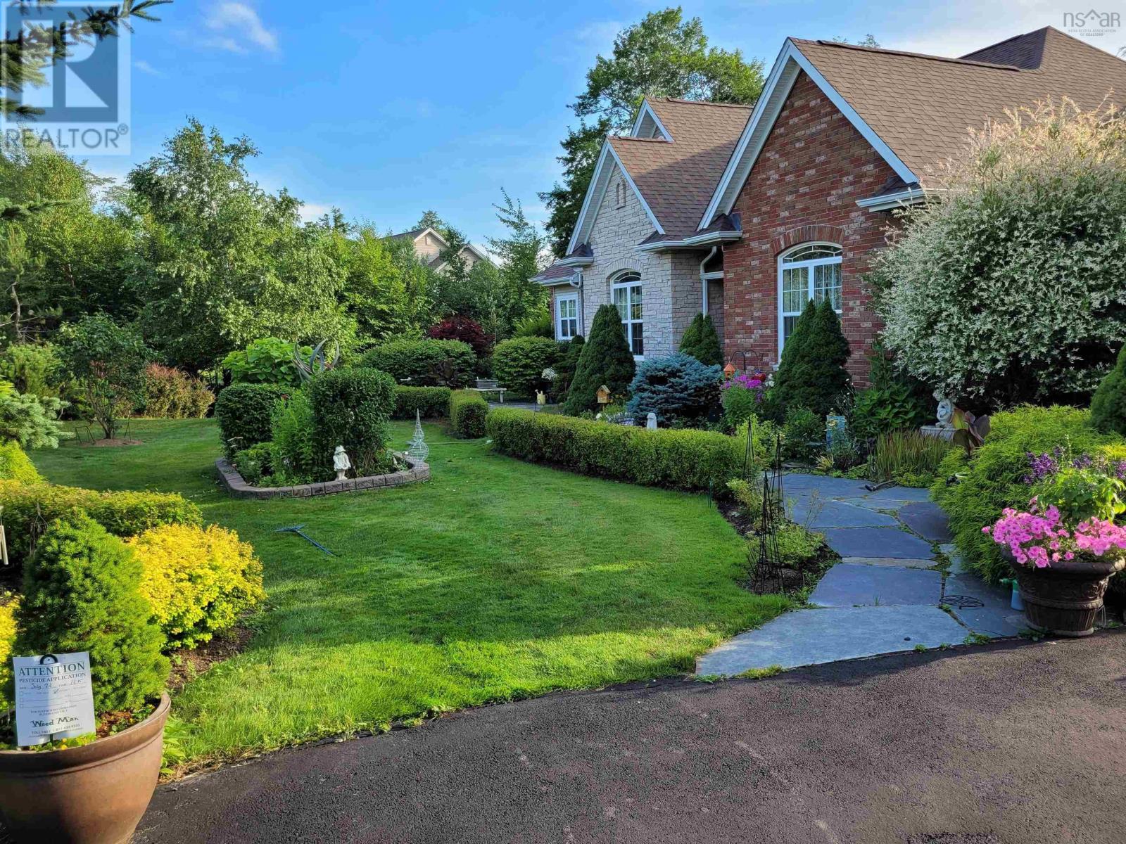 Property 7 of 44 of 152 Briancrest Road