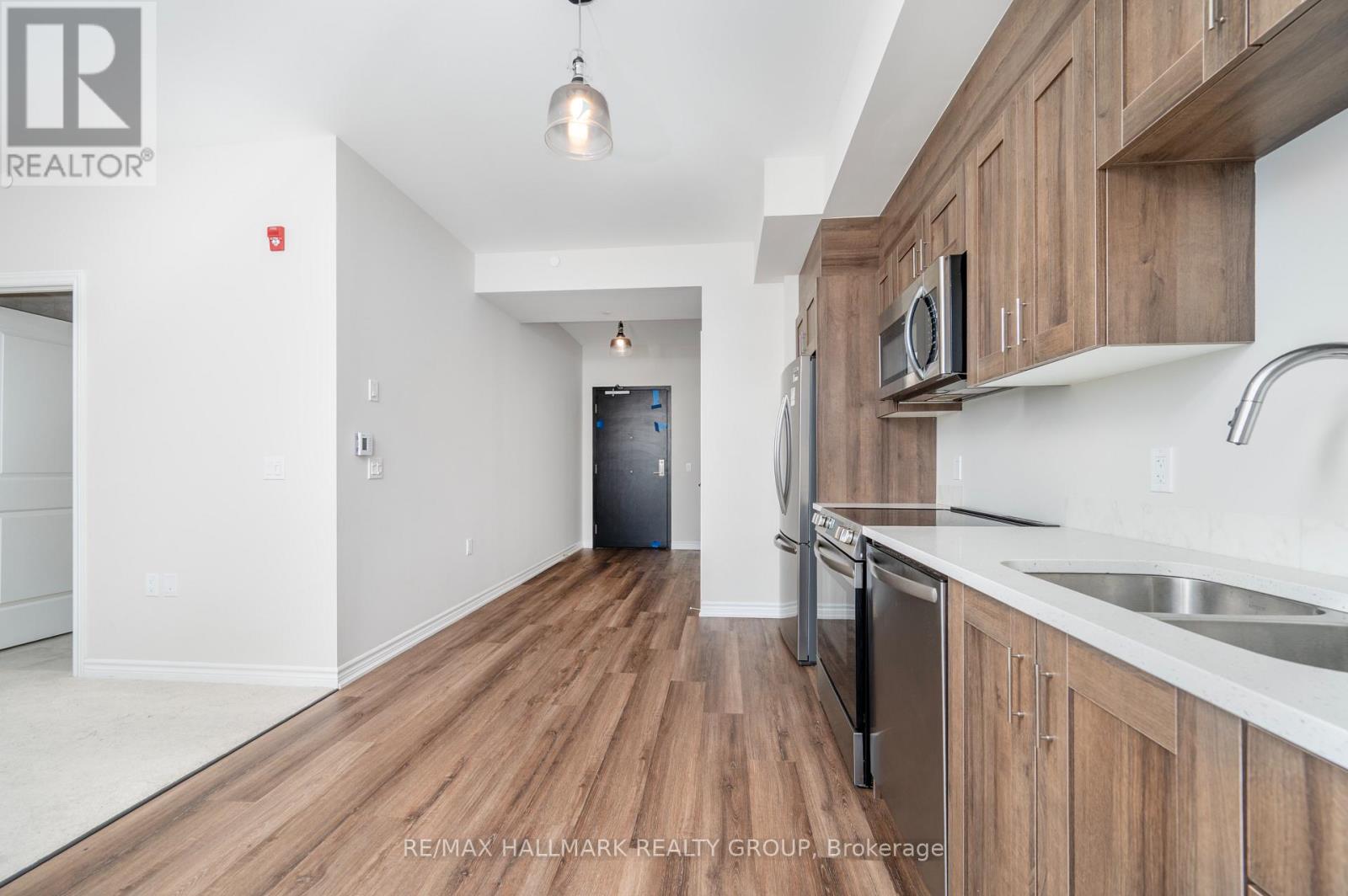 #202 1350 HEMLOCK ROAD - 10