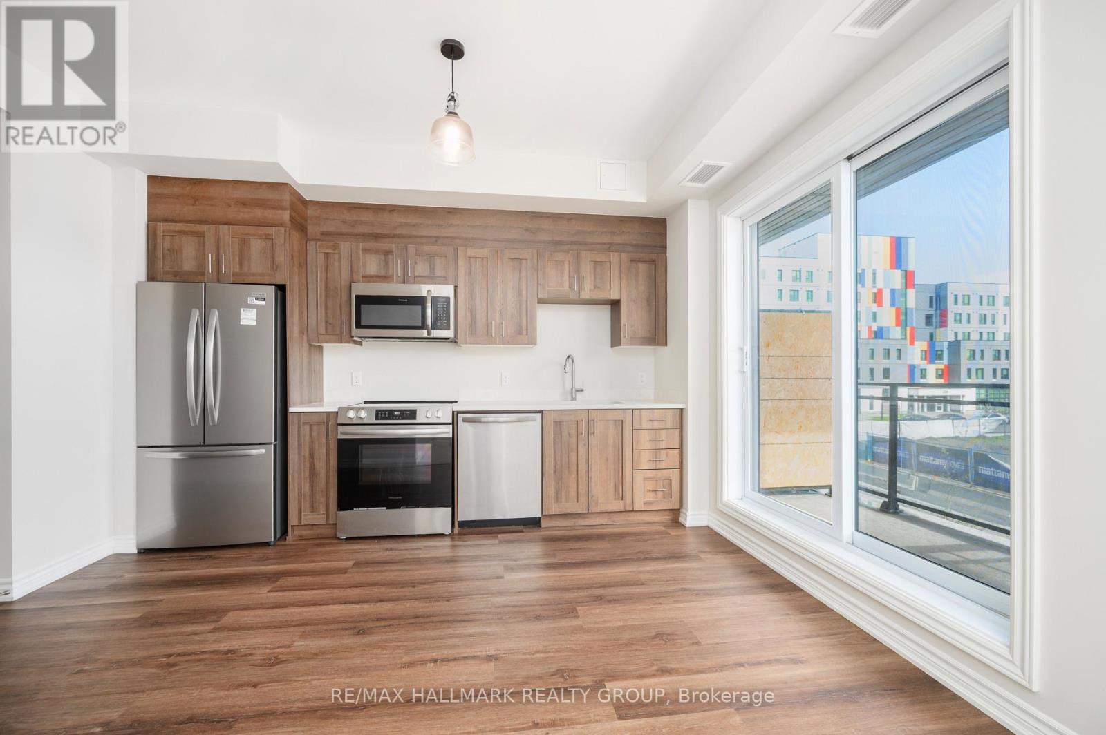 #202 1350 HEMLOCK ROAD - 8