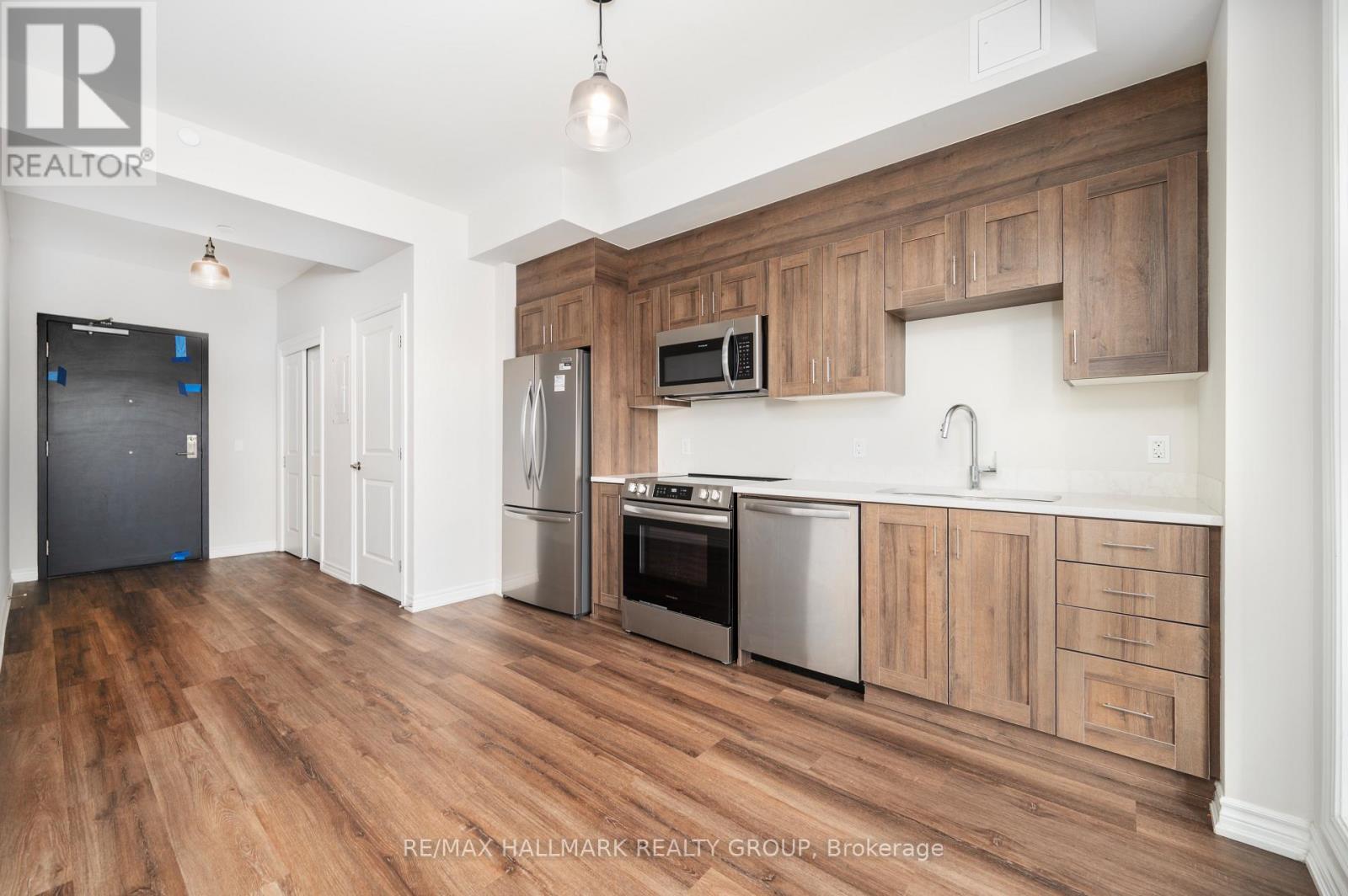 #202 1350 HEMLOCK ROAD - 9