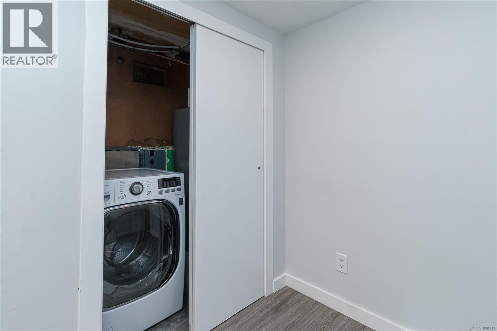 815 HEREWARD RD - 40